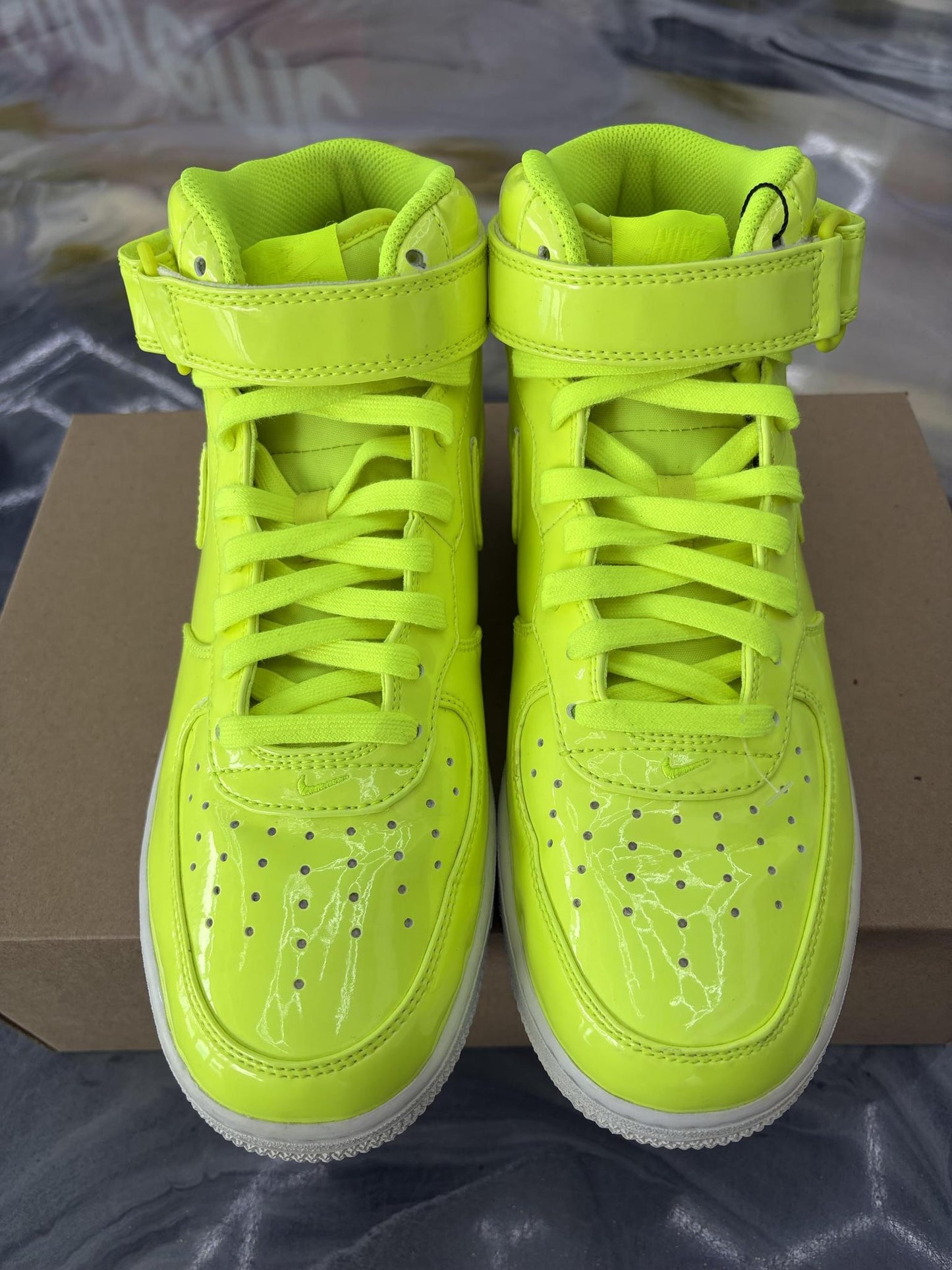 Nike Air Force 1 Mid "Volt White" Used Size 8