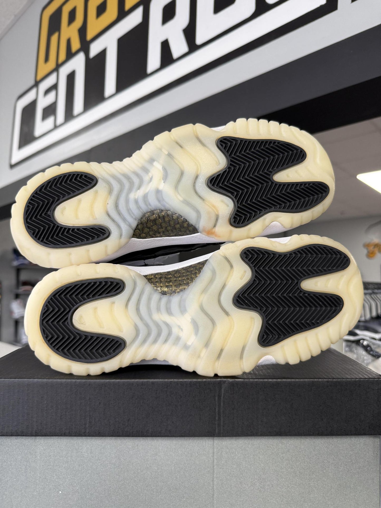 Jordan 11 "Gratitude" Used Size 7Y/8.5W