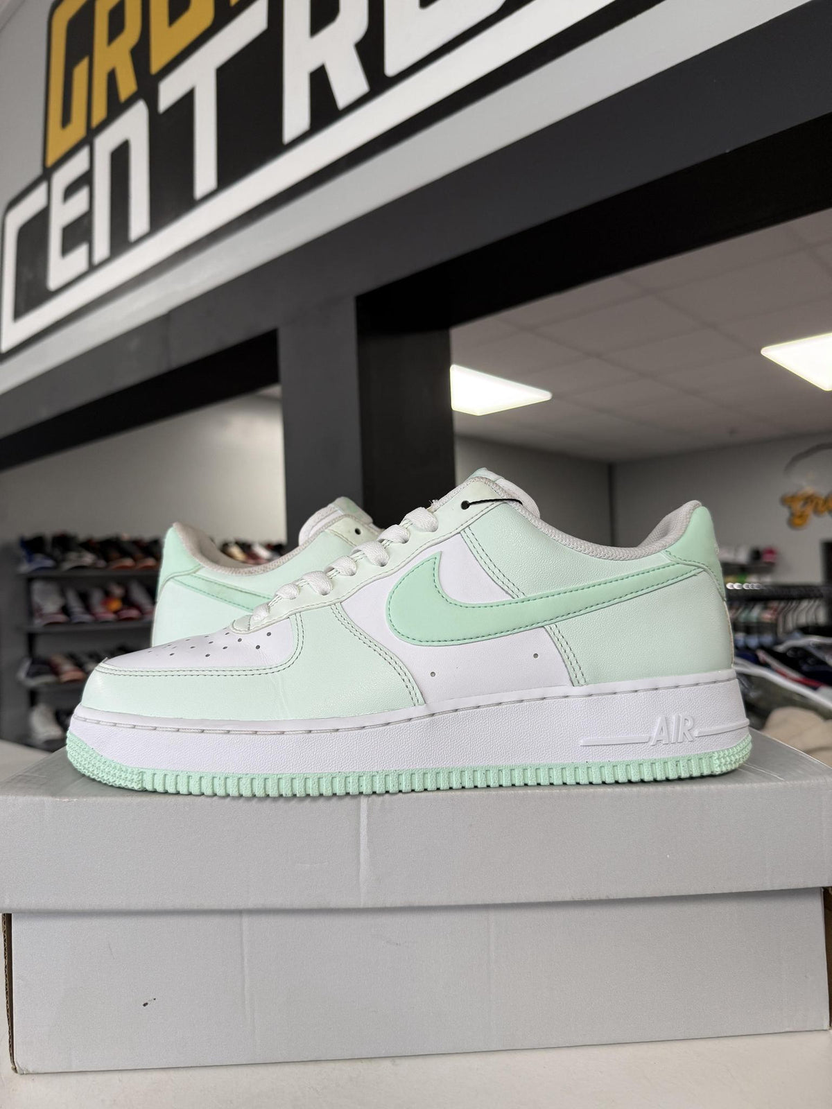 Nike Air Force 1 "Glow Green" Used Size 10.5