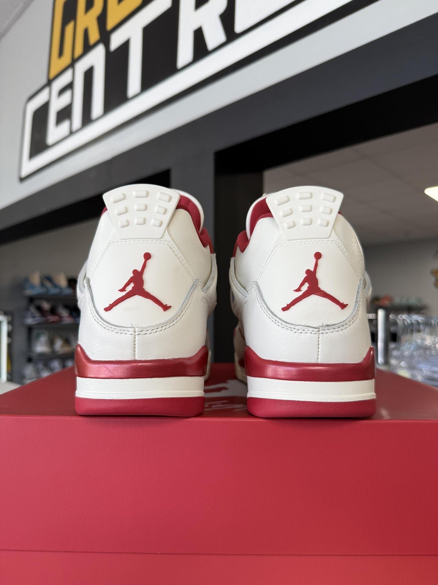Jordan 4 "Valentine's Day" Used Size 10