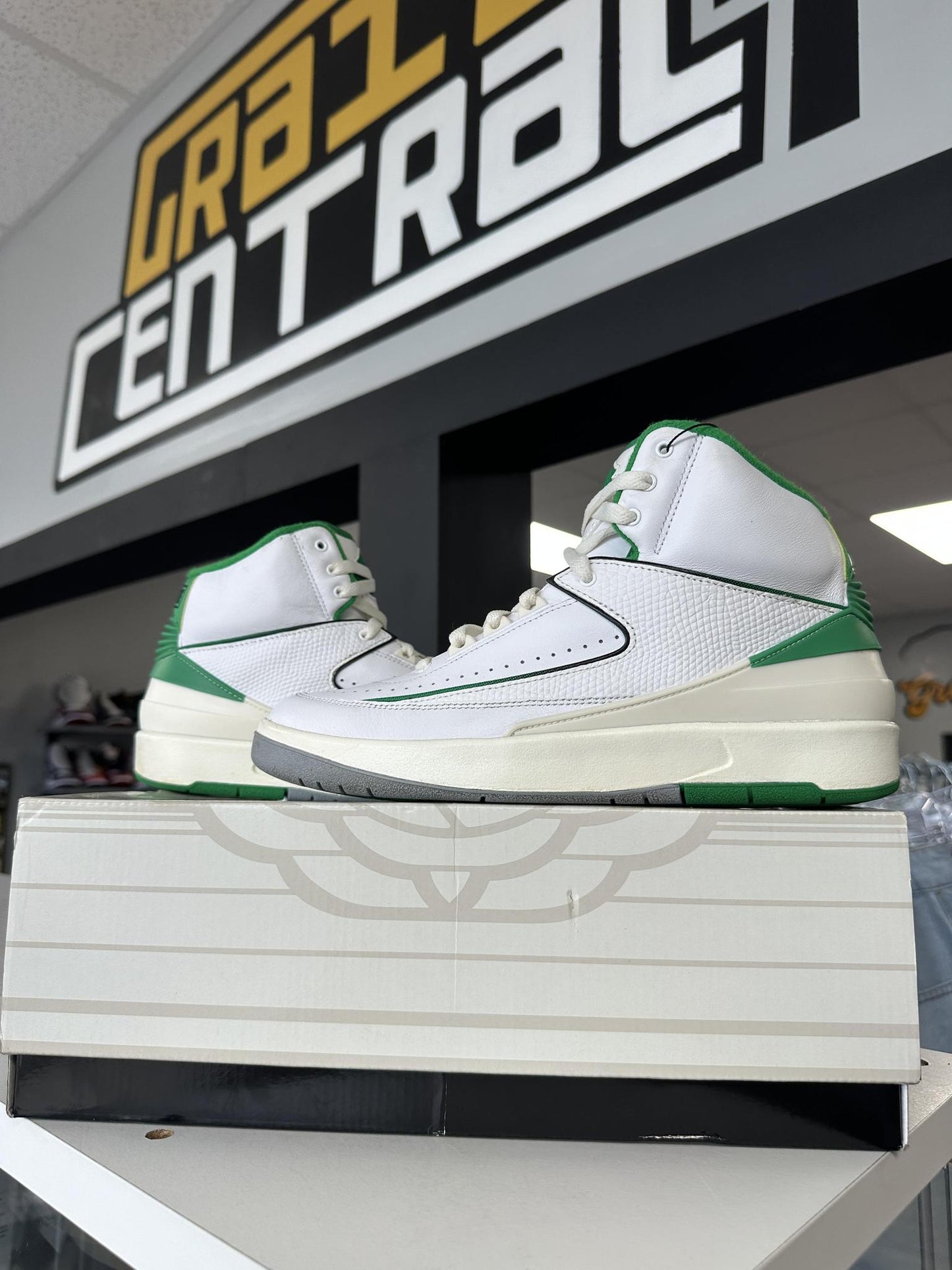 Jordan 2 "Lucky Green" Size 9.5