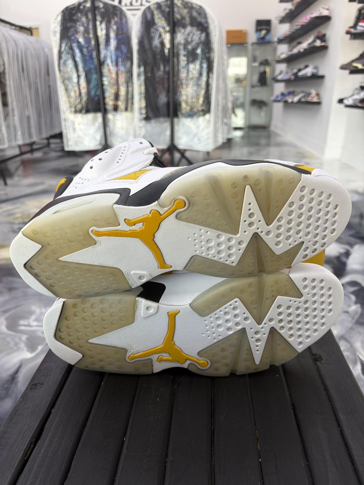 Jordan 6 "Yellow Ochre" Used Size 10.5