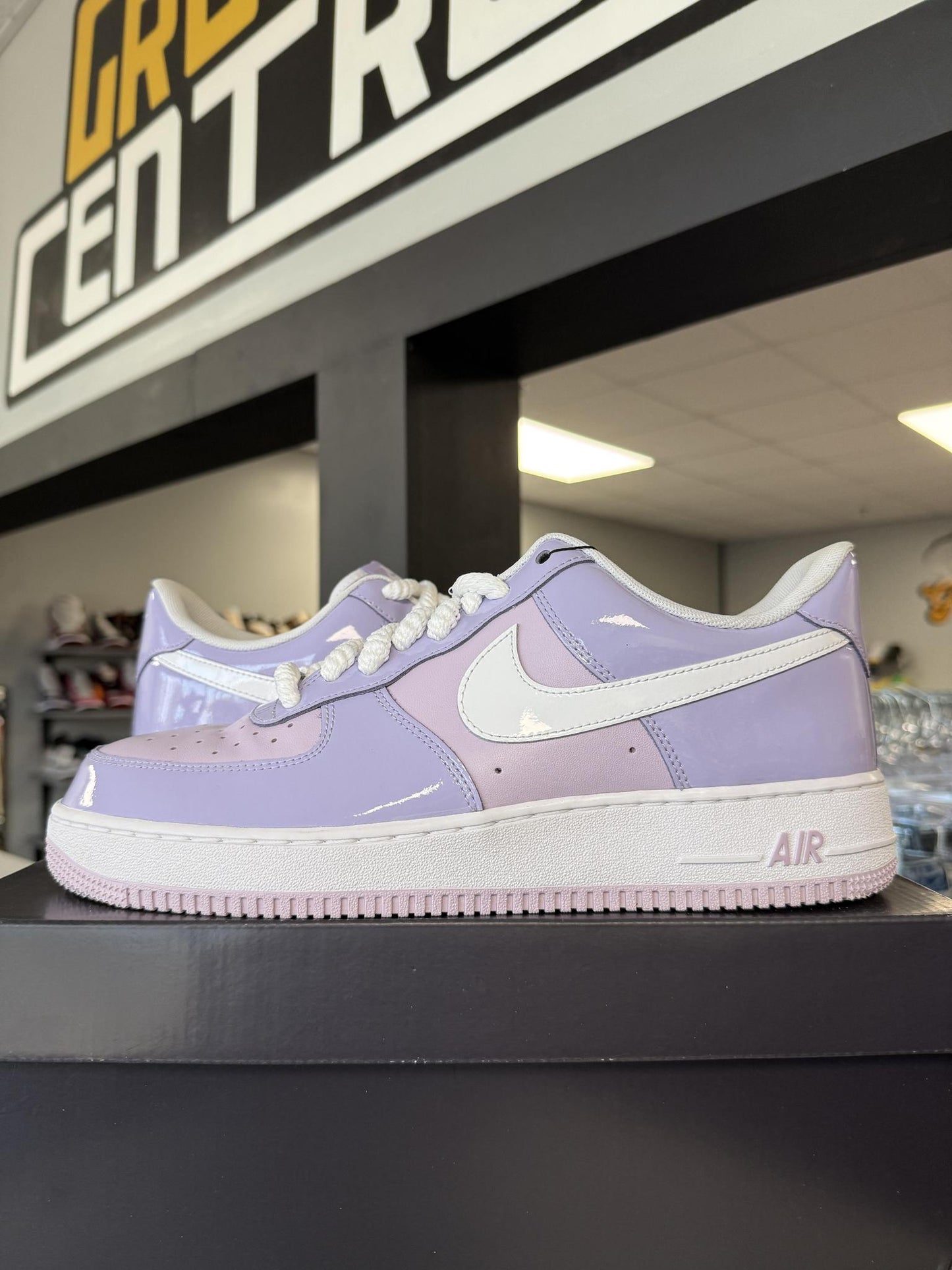 Nike Air Force 1 Low "Hydrangeas Patent" Used Size 11.5