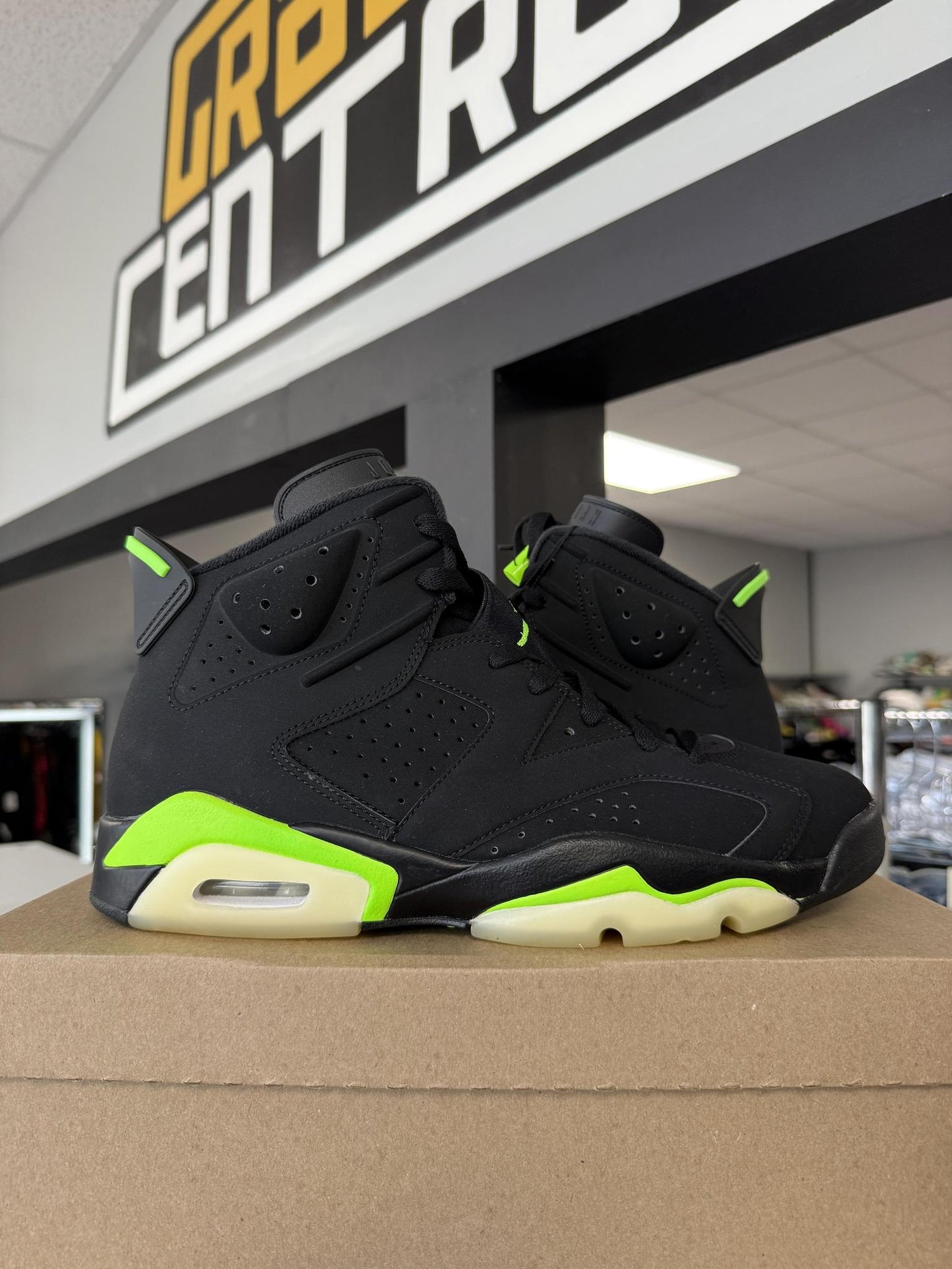 Jordan 6 "Electric Green" Used Size 10.5