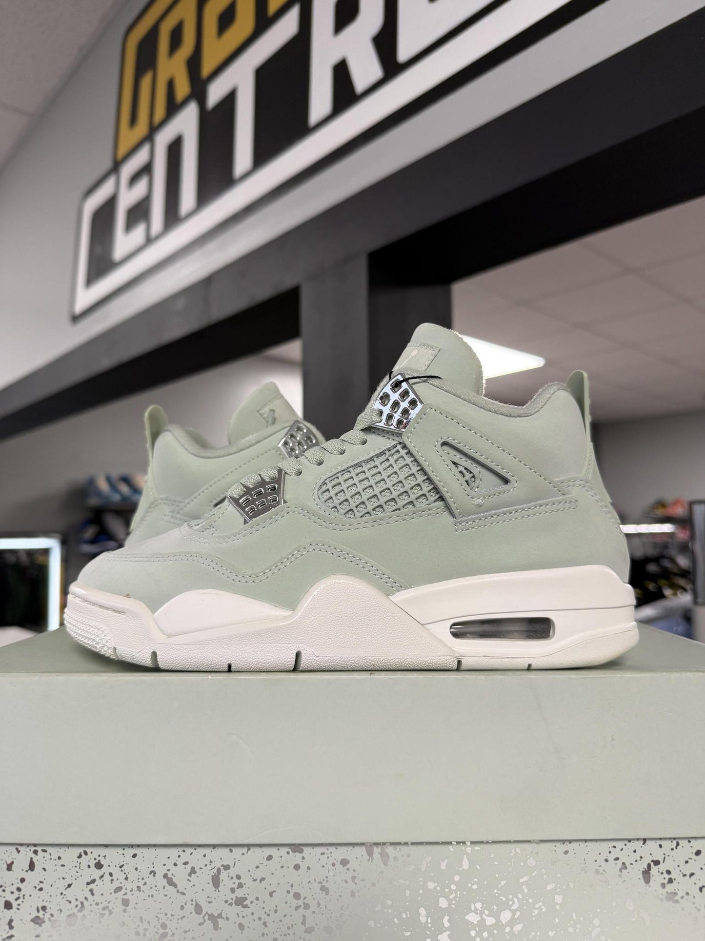 Jordan 4 "Seafoam" Used Size 4.5Y/6W