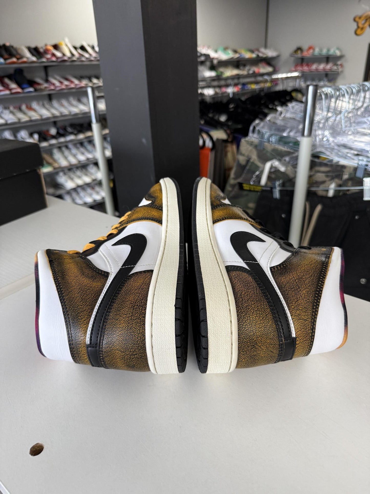 Jordan 1 Mid "Orange Wear Away" Used Size 9.5