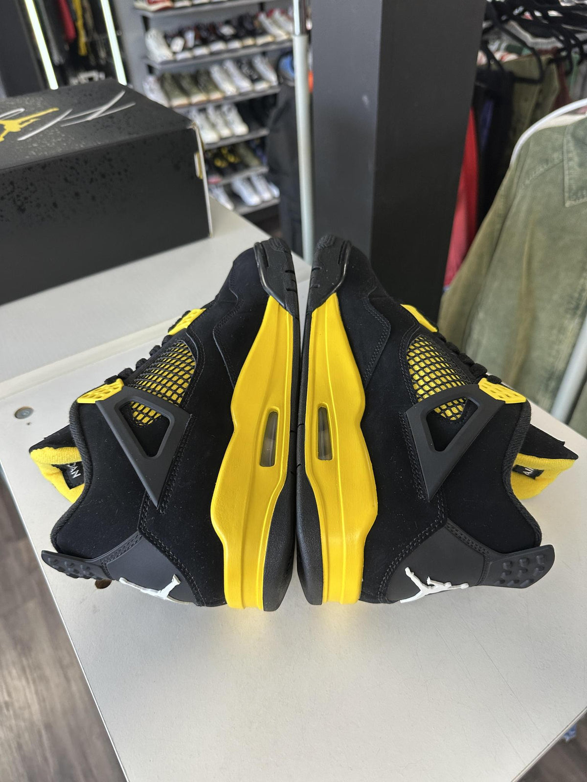 Jordan 4 "Thunder" Used Size 8.5