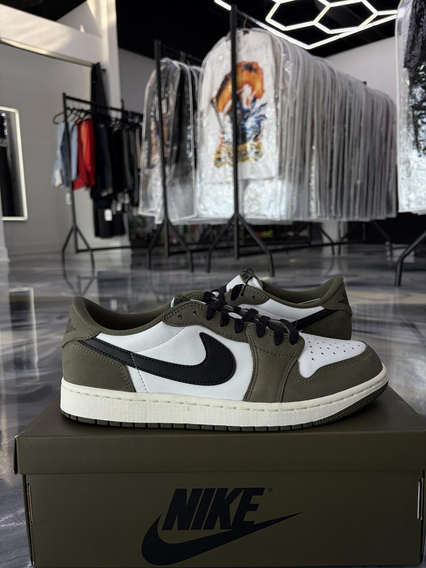 Jordan 1 Low "Medium Olive" Used Size 9.5