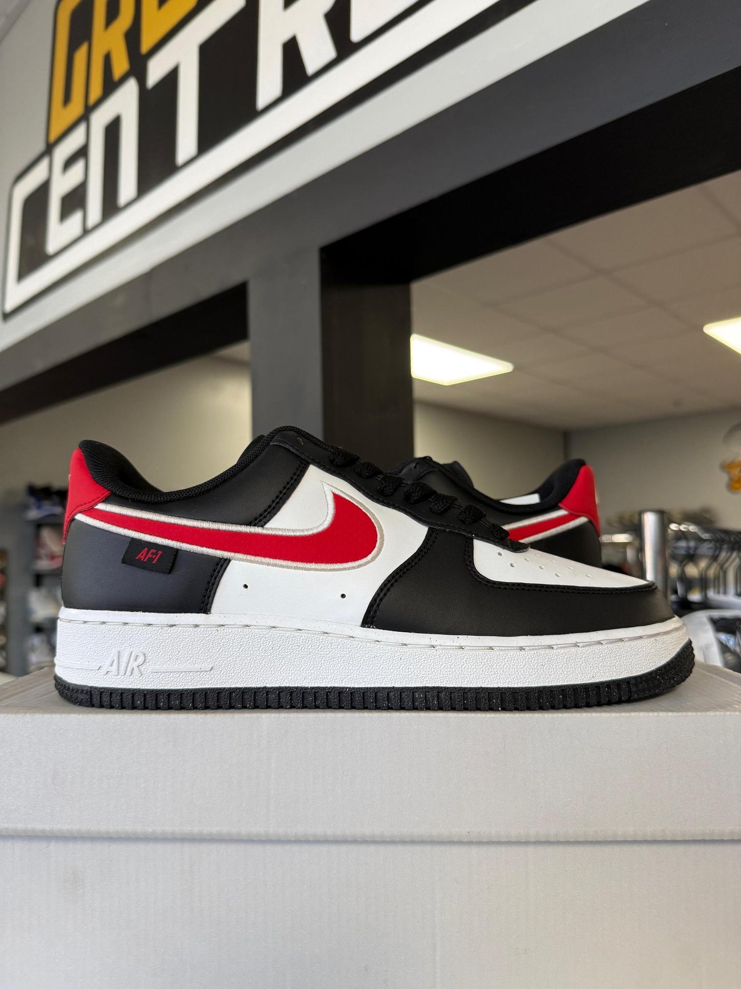 Nike Air Force 1 Low "Black Red" Used Size 7.5