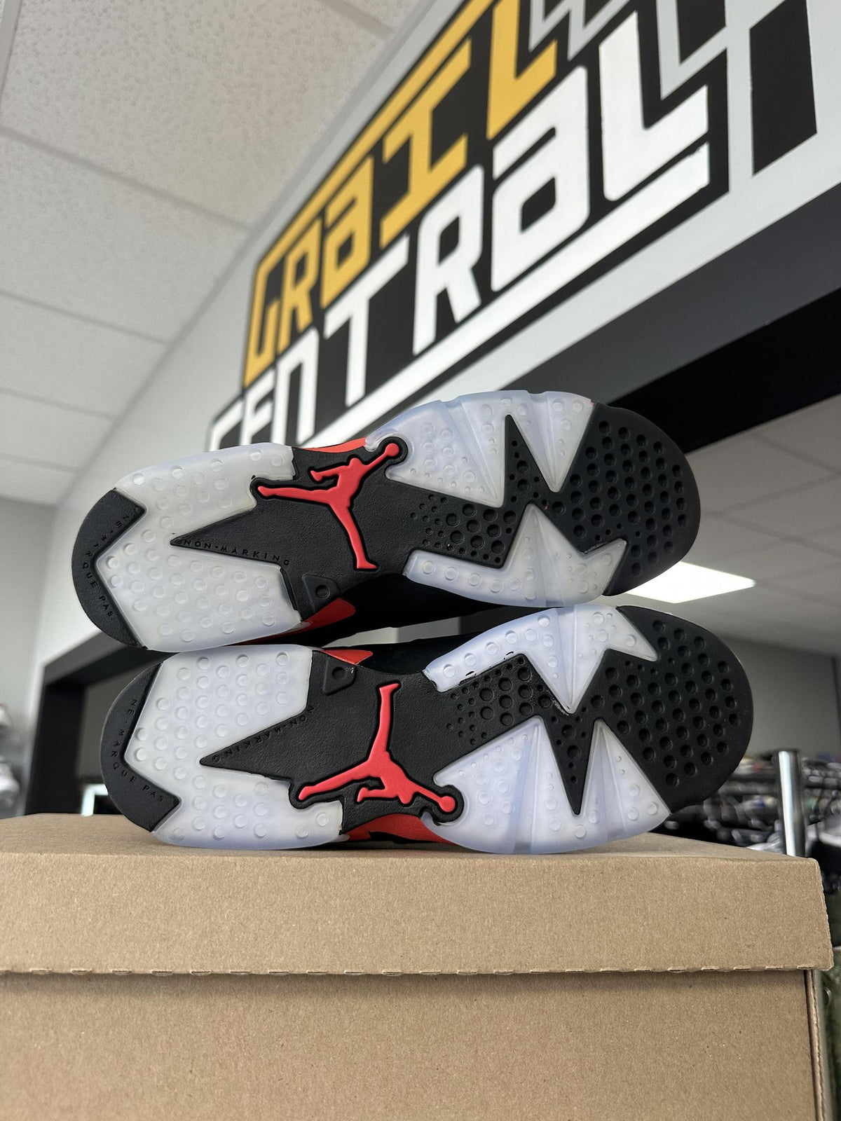 Jordan 6 "Infrared Salesman" Used Size 7Y/8.5W