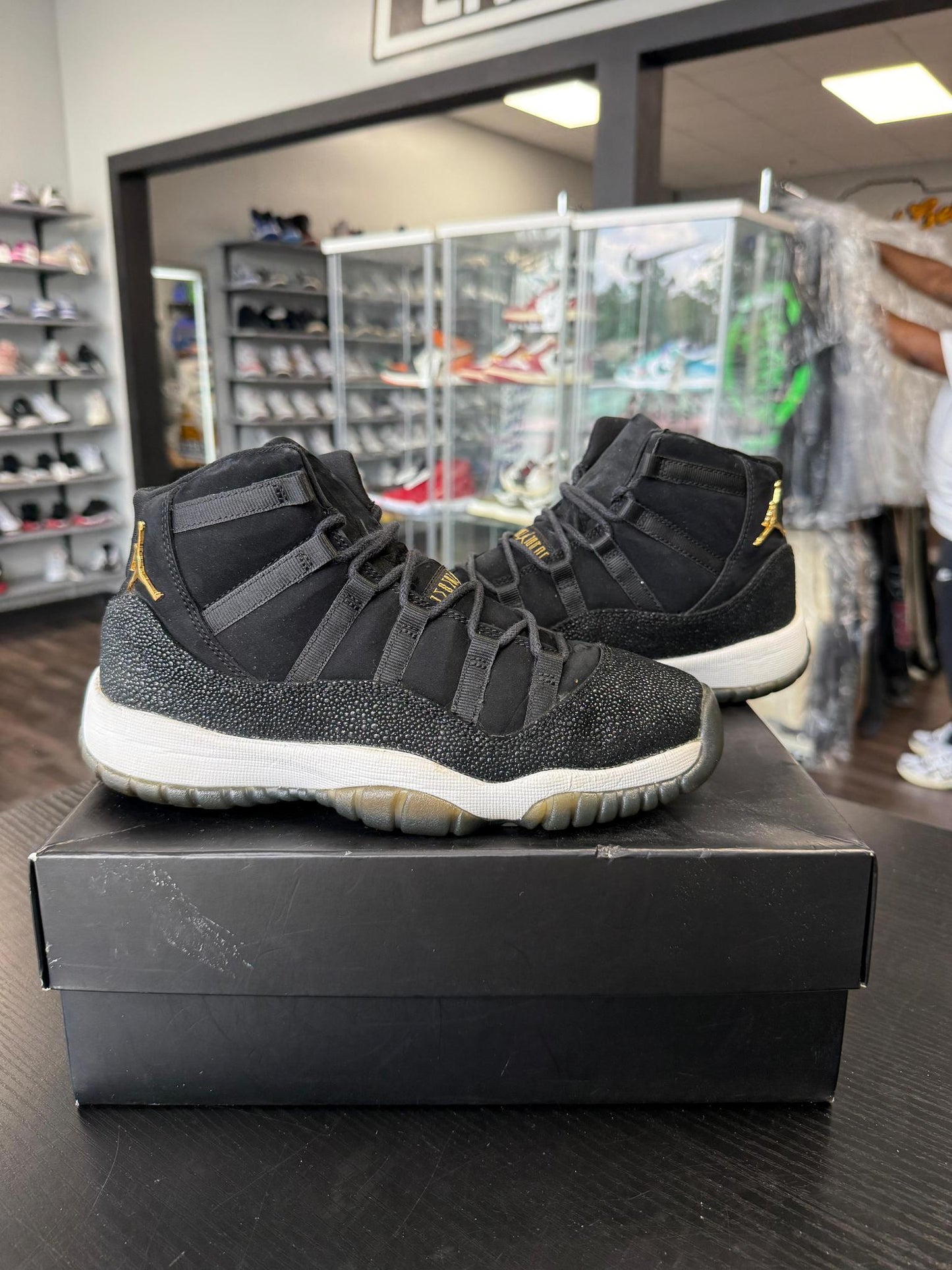 Jordan 11 "Heiress Black" Used Size 5.5Y/7W