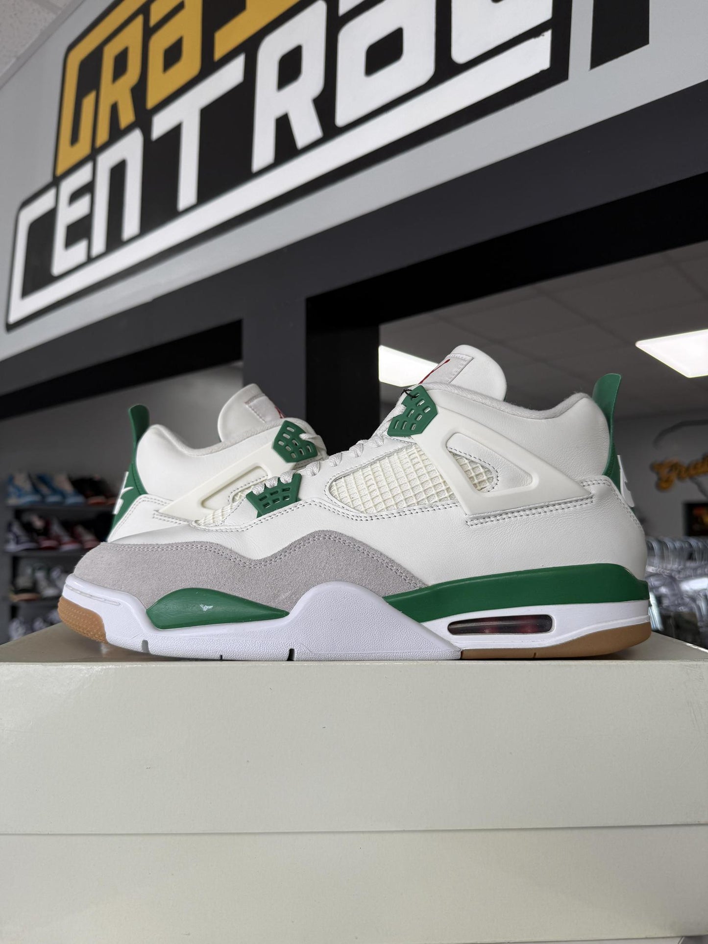 Jordan 4 SB "Pine Green" Used Size 14