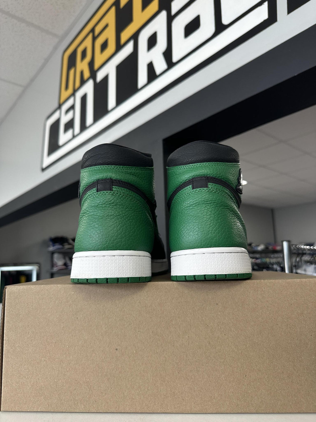Jordan 1 "Pine Green 2.0" Used Size 14