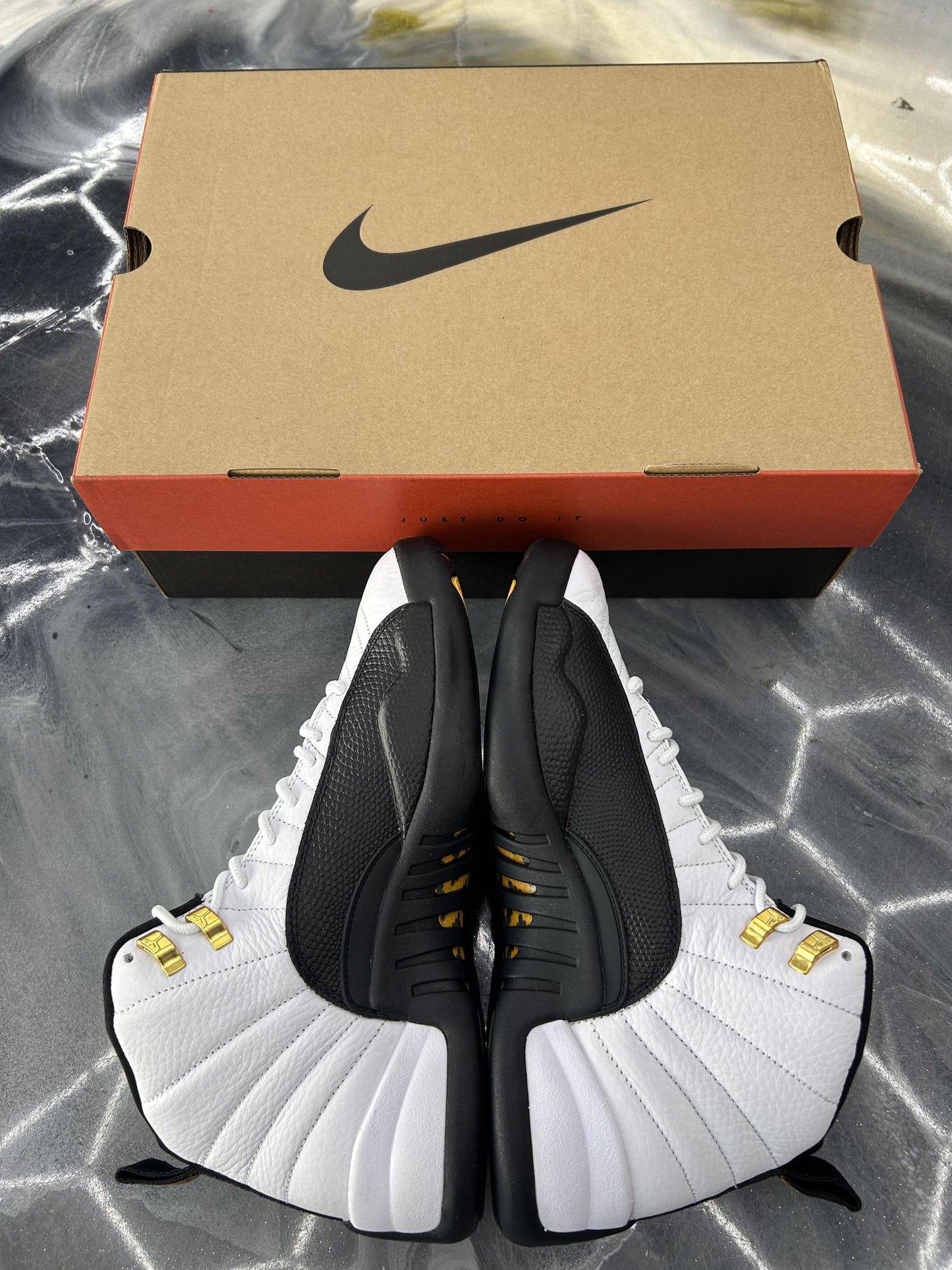 Jordan 12 "Taxi" Used Size 9.5