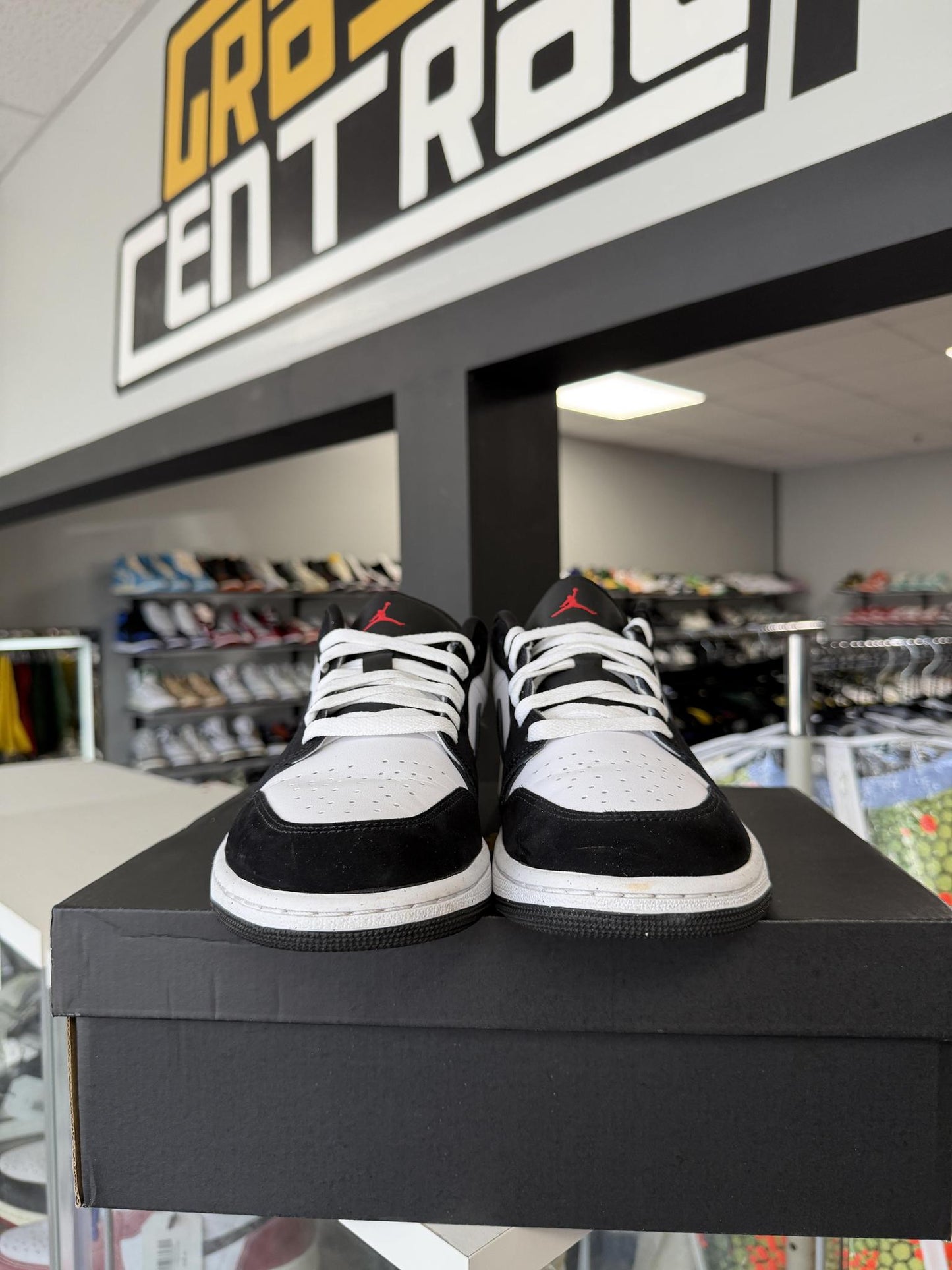 Jordan 1 Low "Metallic Silver" Used Size 10