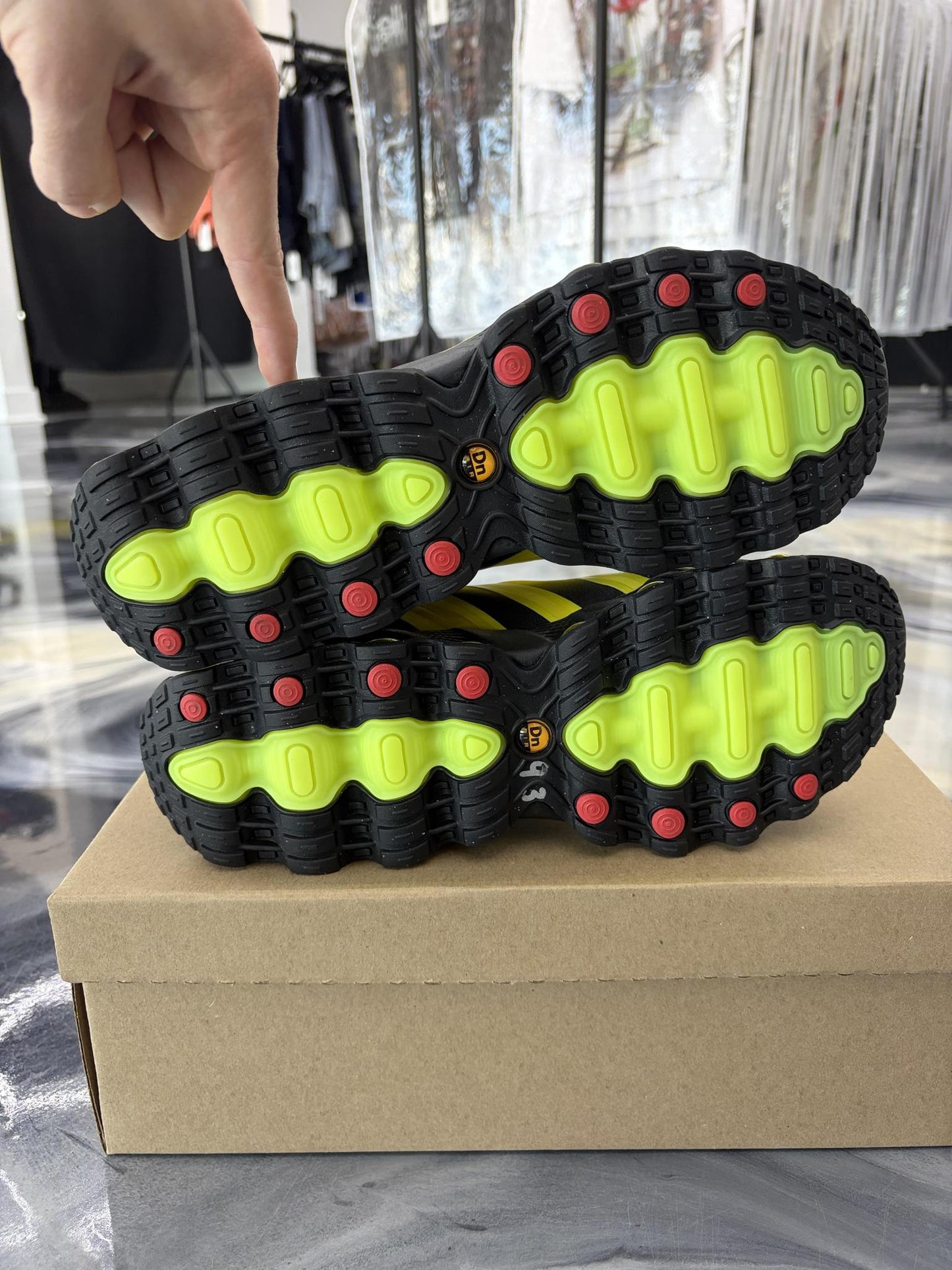 Nike Air Max Dn8 "Bright Citron" Used Size 10