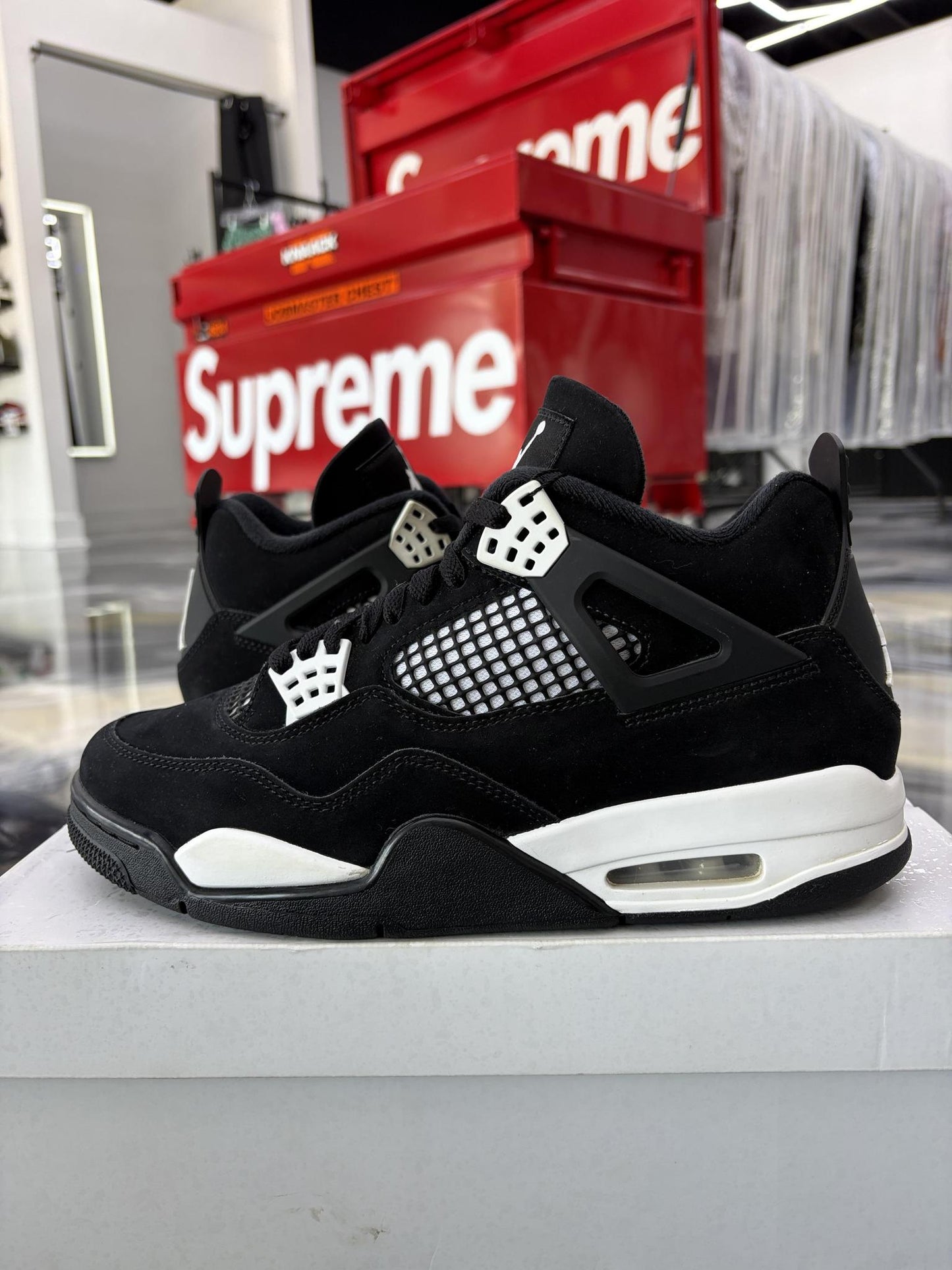 Jordan 4 "White Thunder" Used Size 9