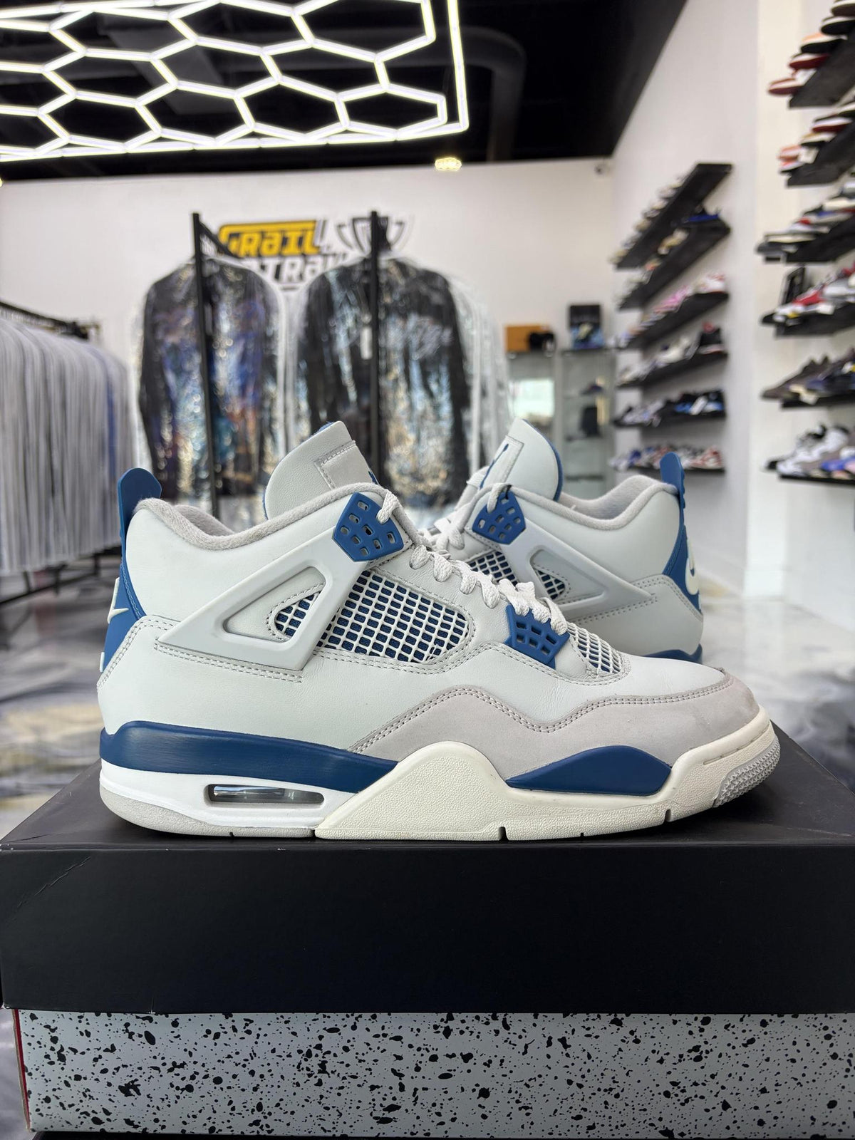 Jordan 4 "Military Blue" Used Size 9