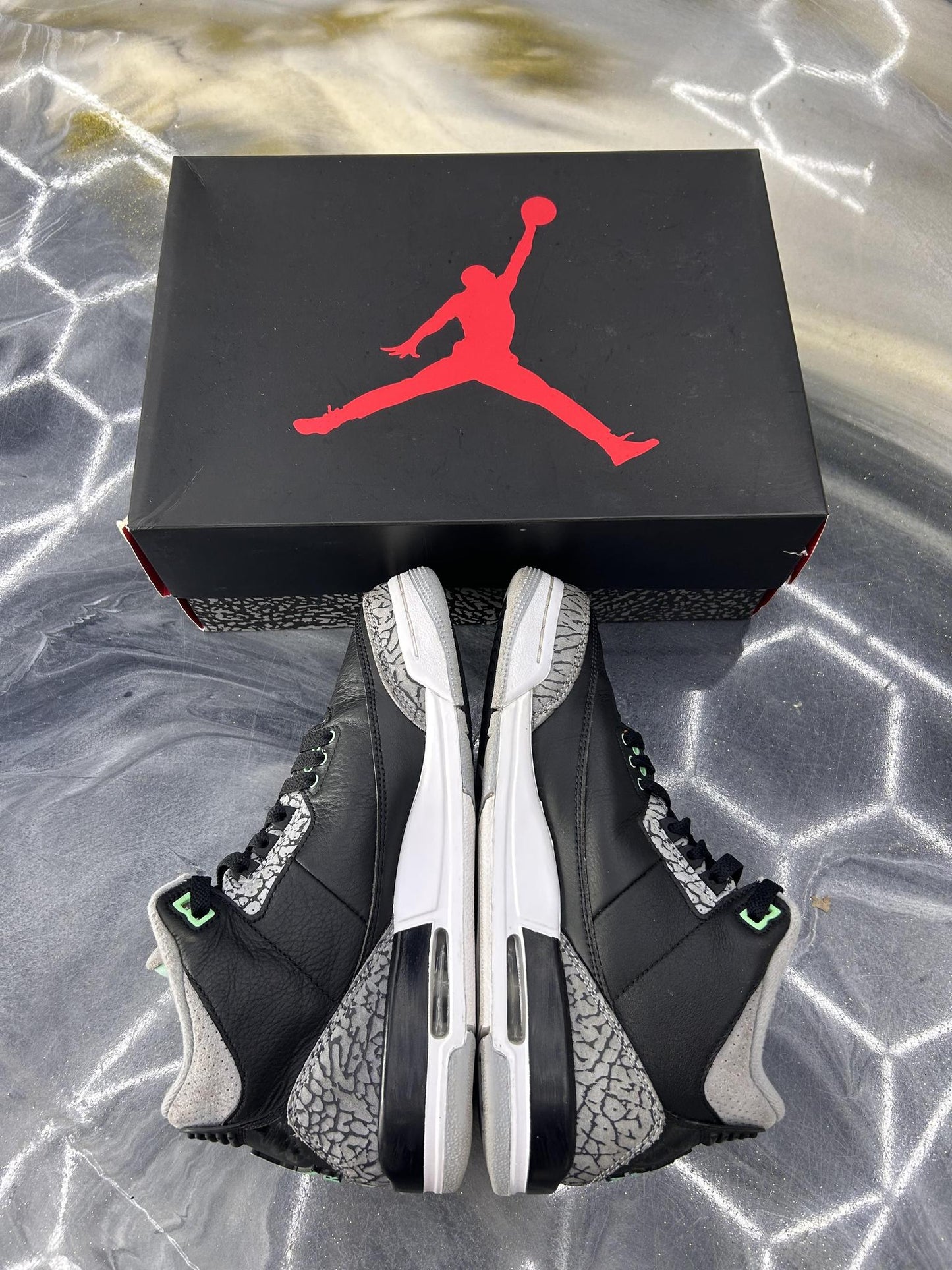 Jordan 3 "Green Glow" Used Size 7Y/8.5W