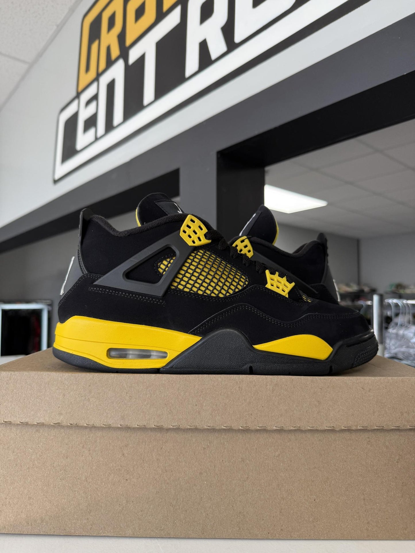 Jordan 4 "Thunder" Used Size 10