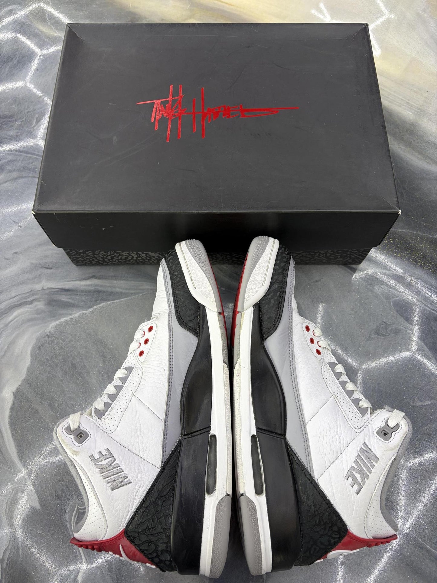 Jordan 3 "Tinker Hatfield" Size 9