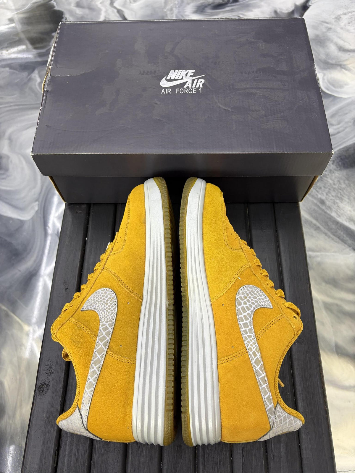 Nike Air Force 1 Low "University Gold" Used Size 9