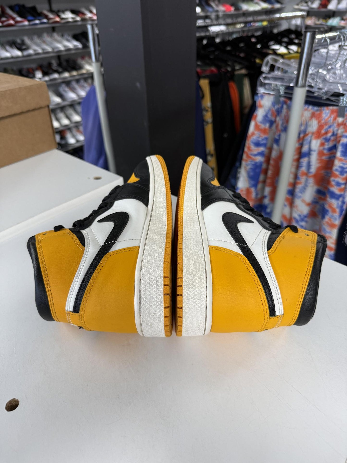 Jordan 1 "Taxi" Used Size 5Y/6.5W