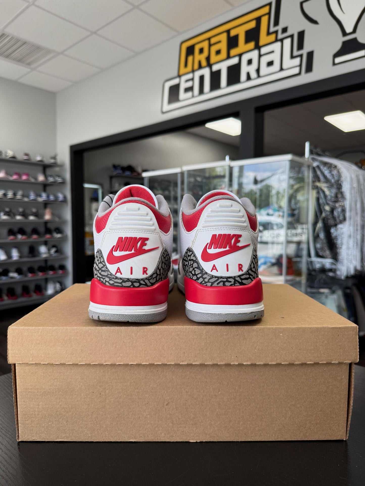 Jordan 3 Fire Red Used Size 9