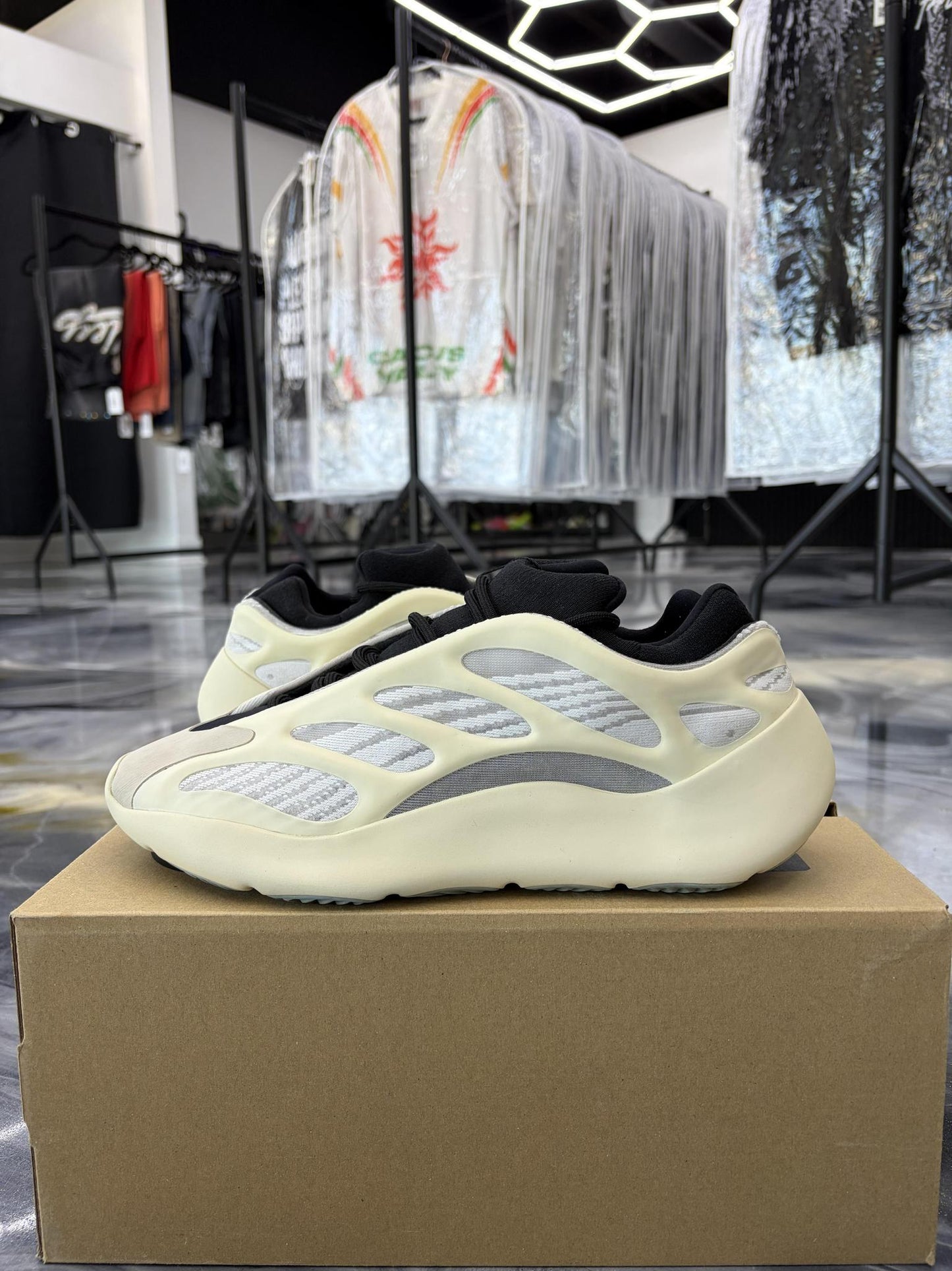 adidas Yeezy 700 "V3 Azael" Used Size 10