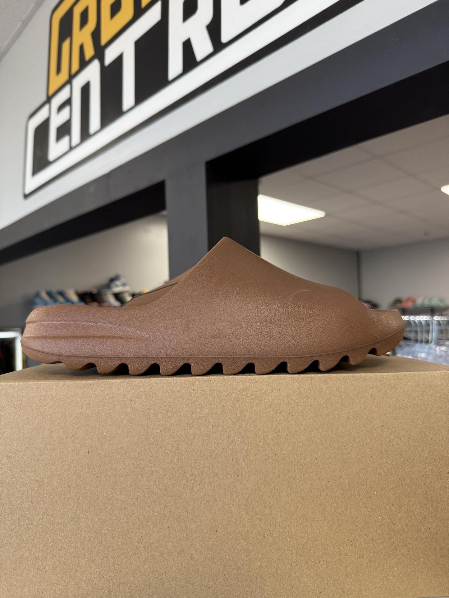 Yeezy Slide "Flax" Used Size 11