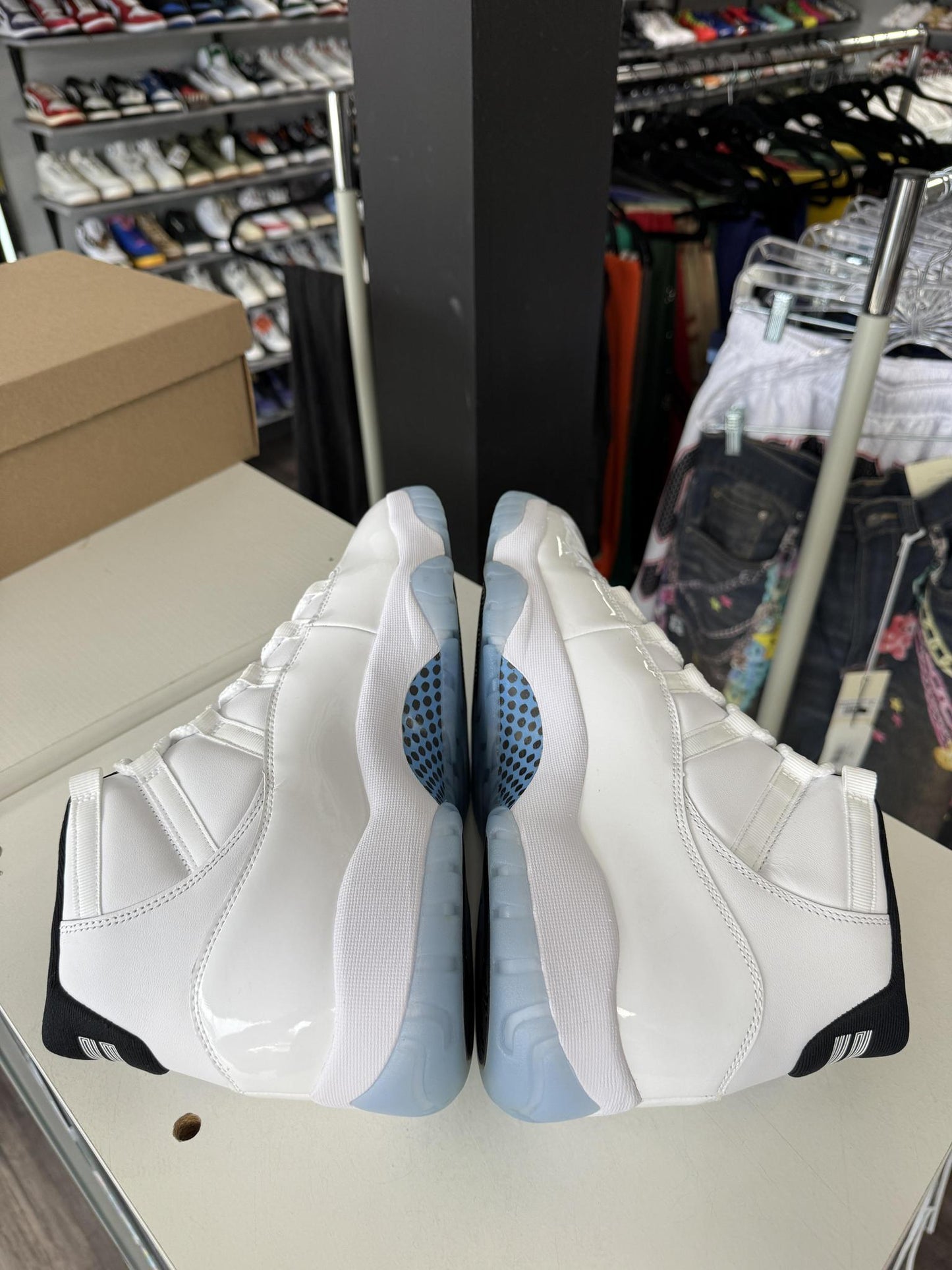 Jordan 11 "Legend Blue" Used Size 11.5