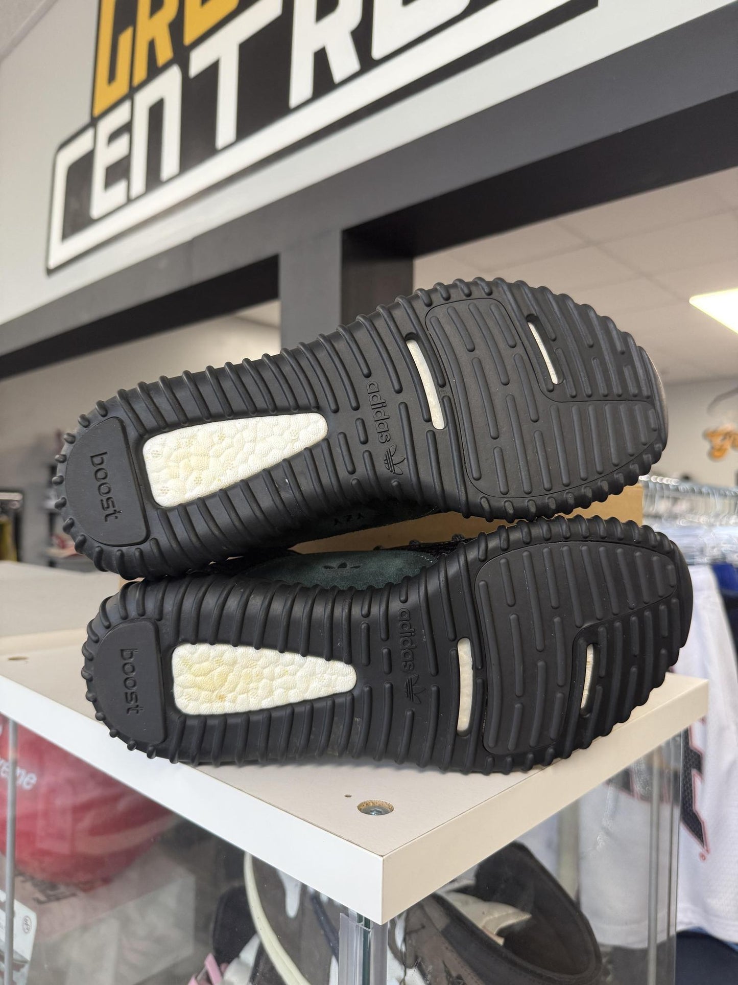 Yeezy 350 "Pirate Black" Used Size 10
