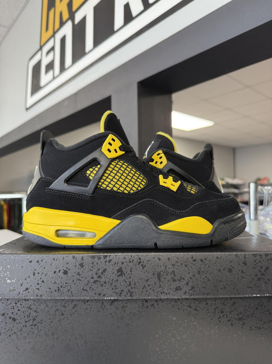 Jordan 4 "Thunder" Used Size 6Y/7.5W