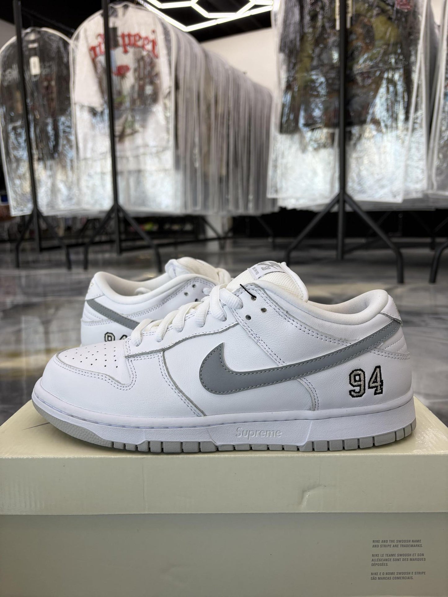 Nike SB Dunk Low Supreme "White" Used Size 9.5