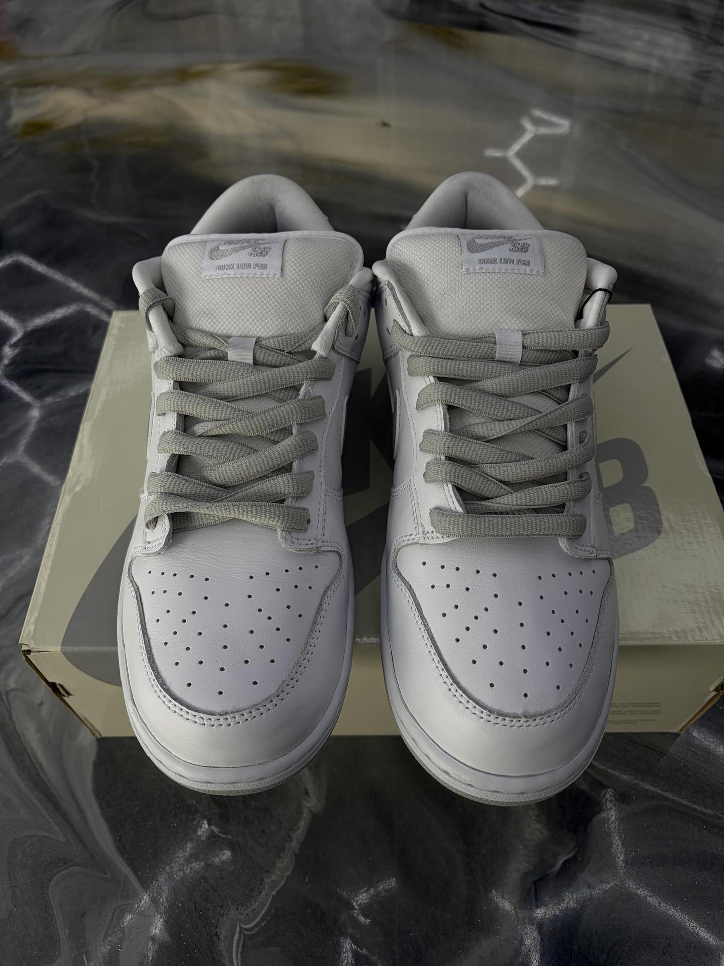 Nike SB Dunk Low X Supreme "White Grey" Used Size 10.5