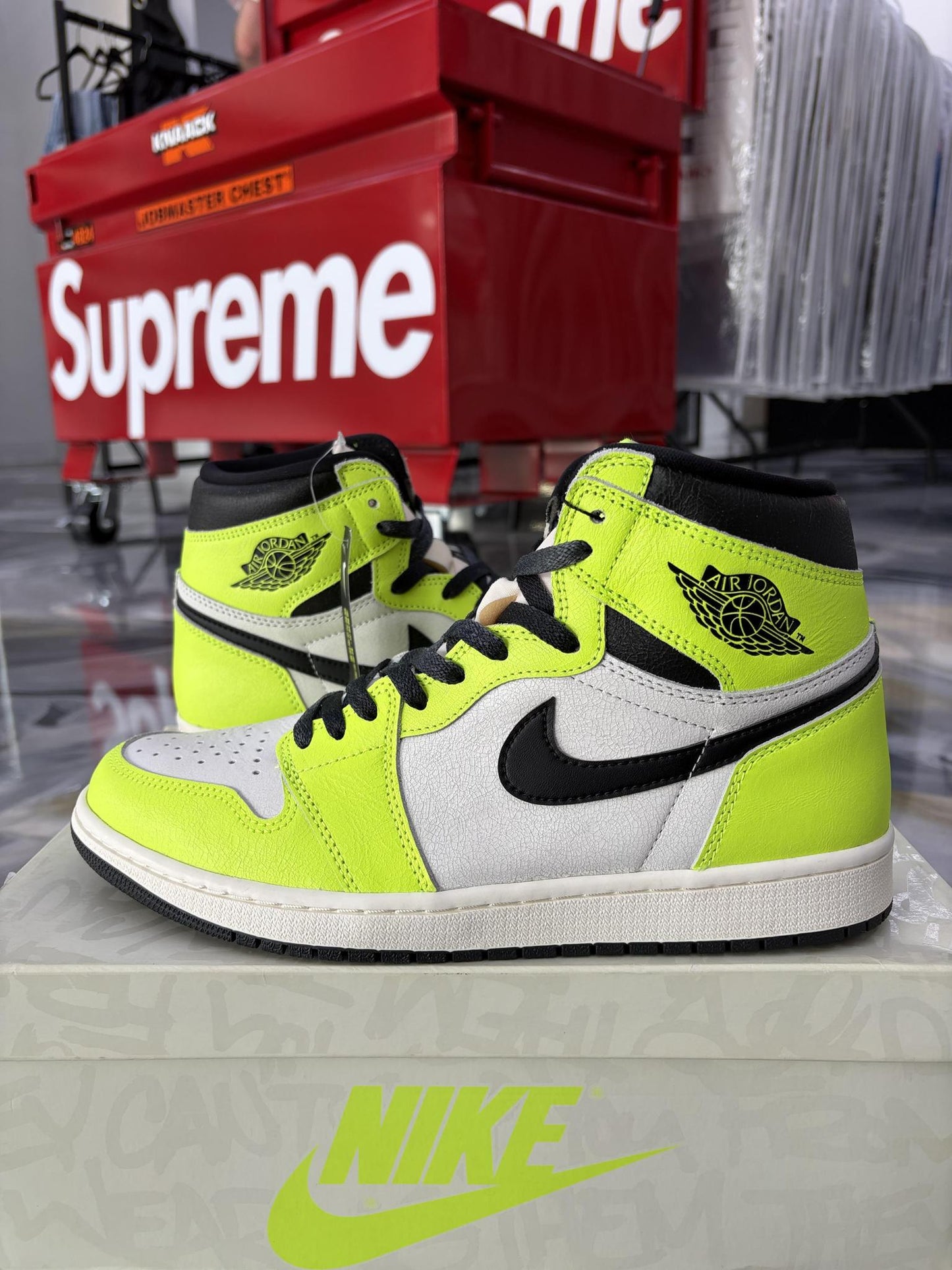 Jordan 1 "Volt" Used Size 10.5