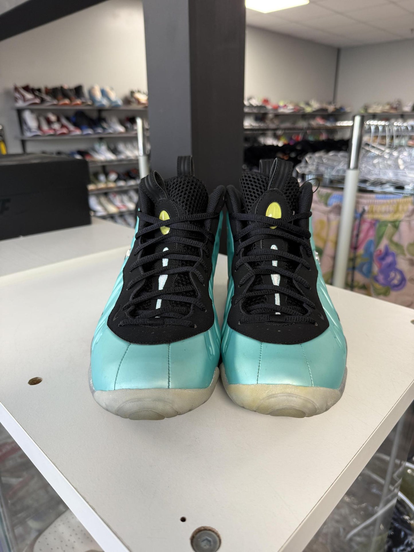 Nike Foamposite "Island Green" Used Size 7Y/8.5W