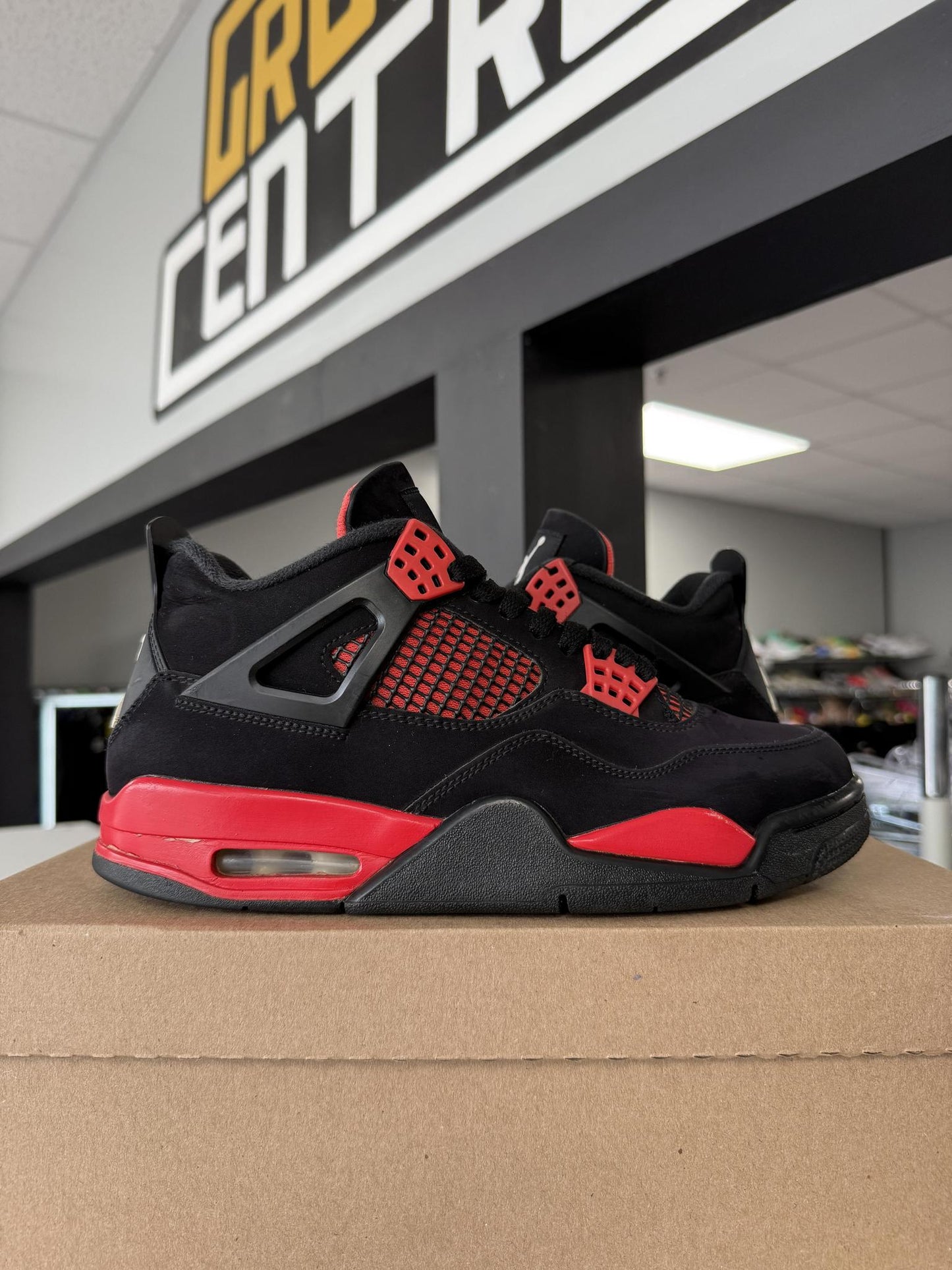 Jordan 4 "Red Thunder" Used Size 8