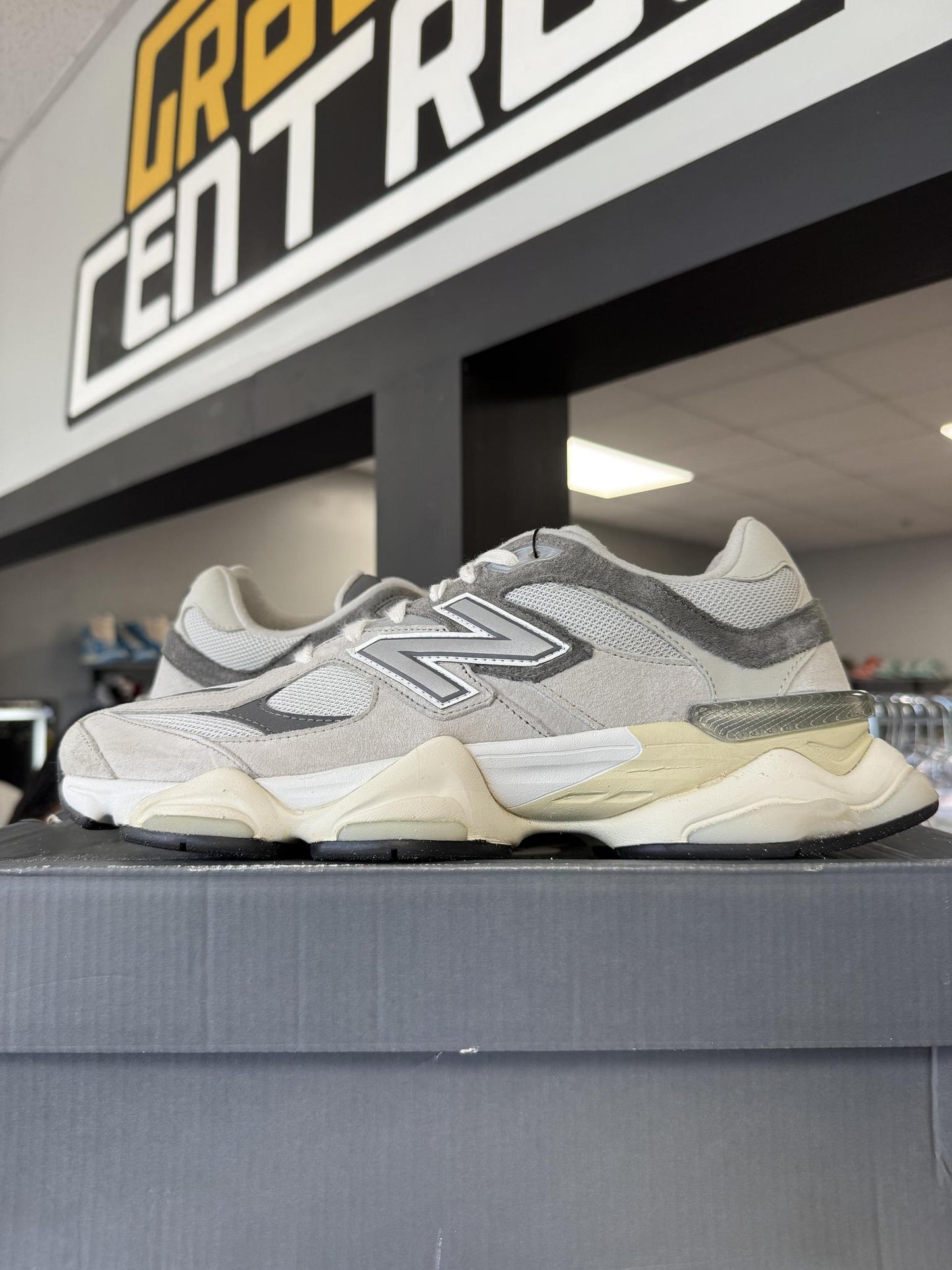 New Balance 9060 "Rain Cloud" Used Size 10.5