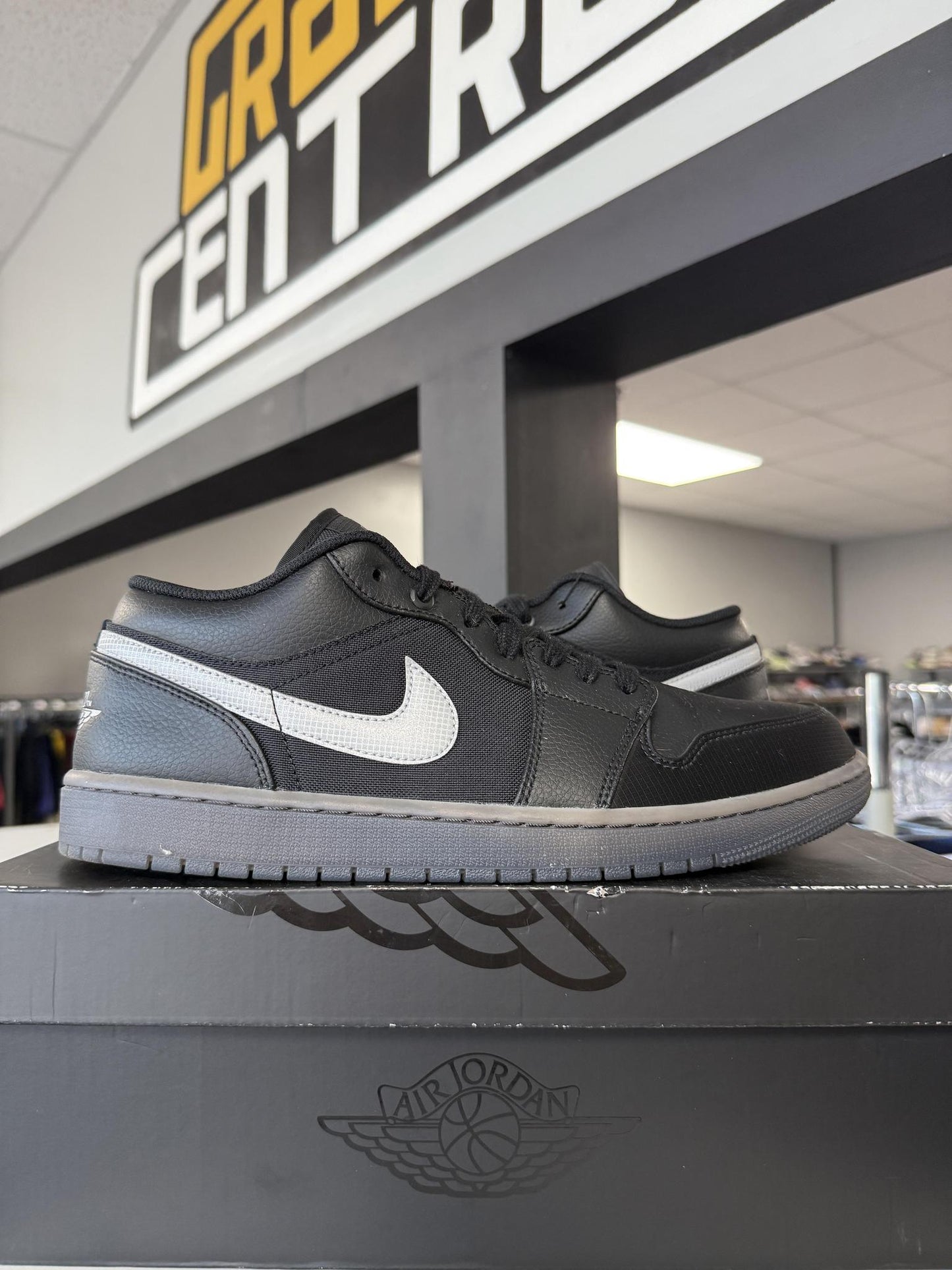 Jordan 1 Low "Dark Smoke Grey" Size 11.5