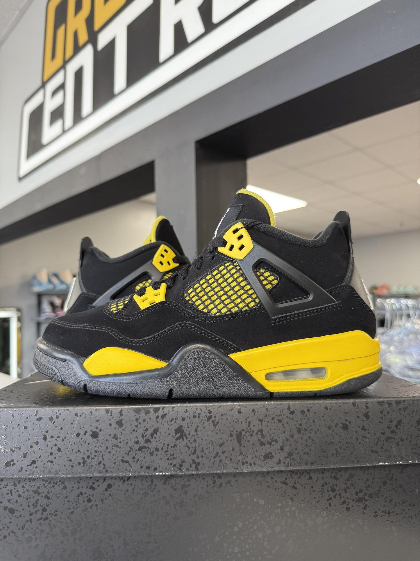 Jordan 4 "Thunder" Used Size 6Y/7.5W