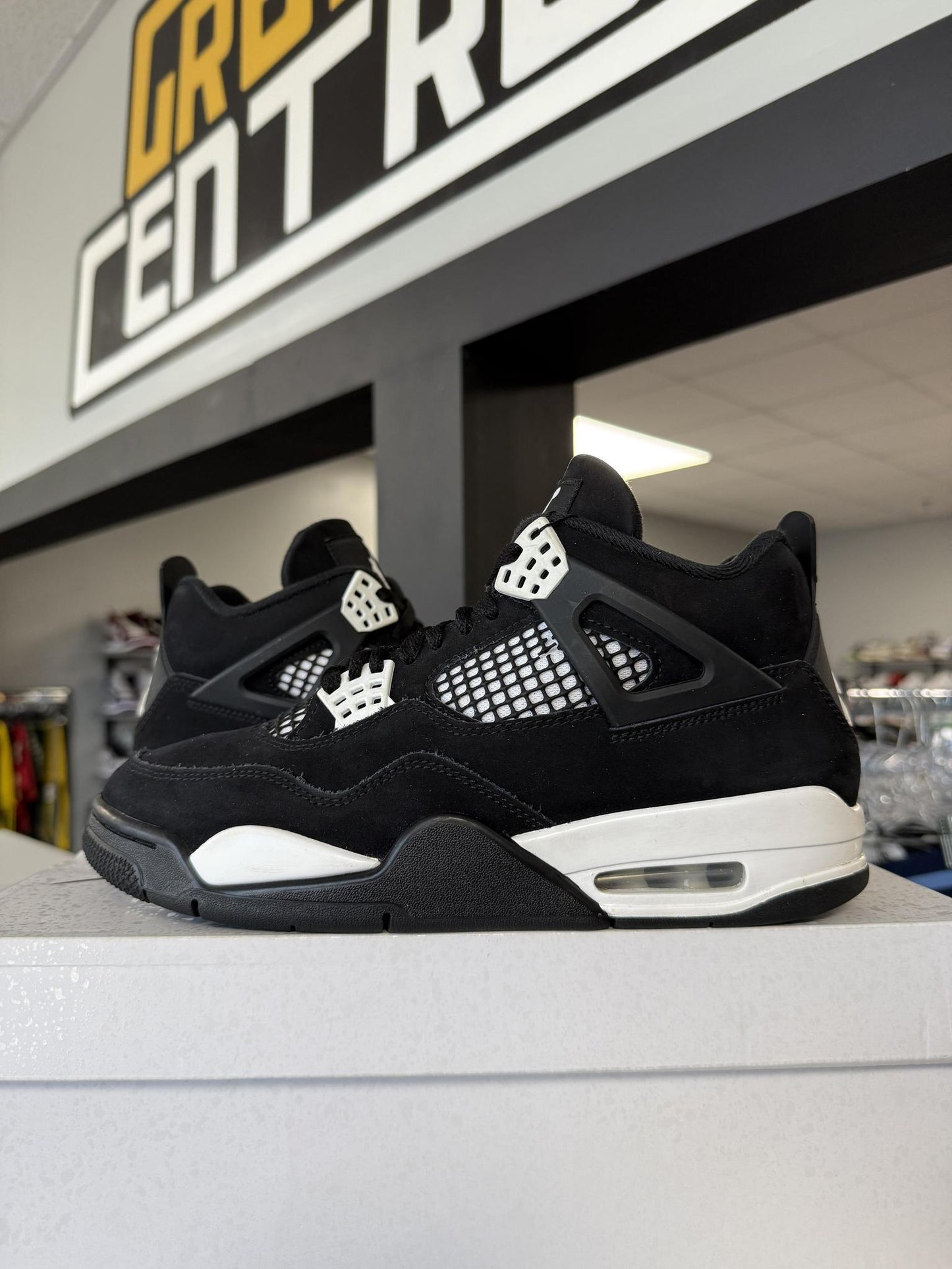 Jordan 4 "White Thunder" Used Size 8