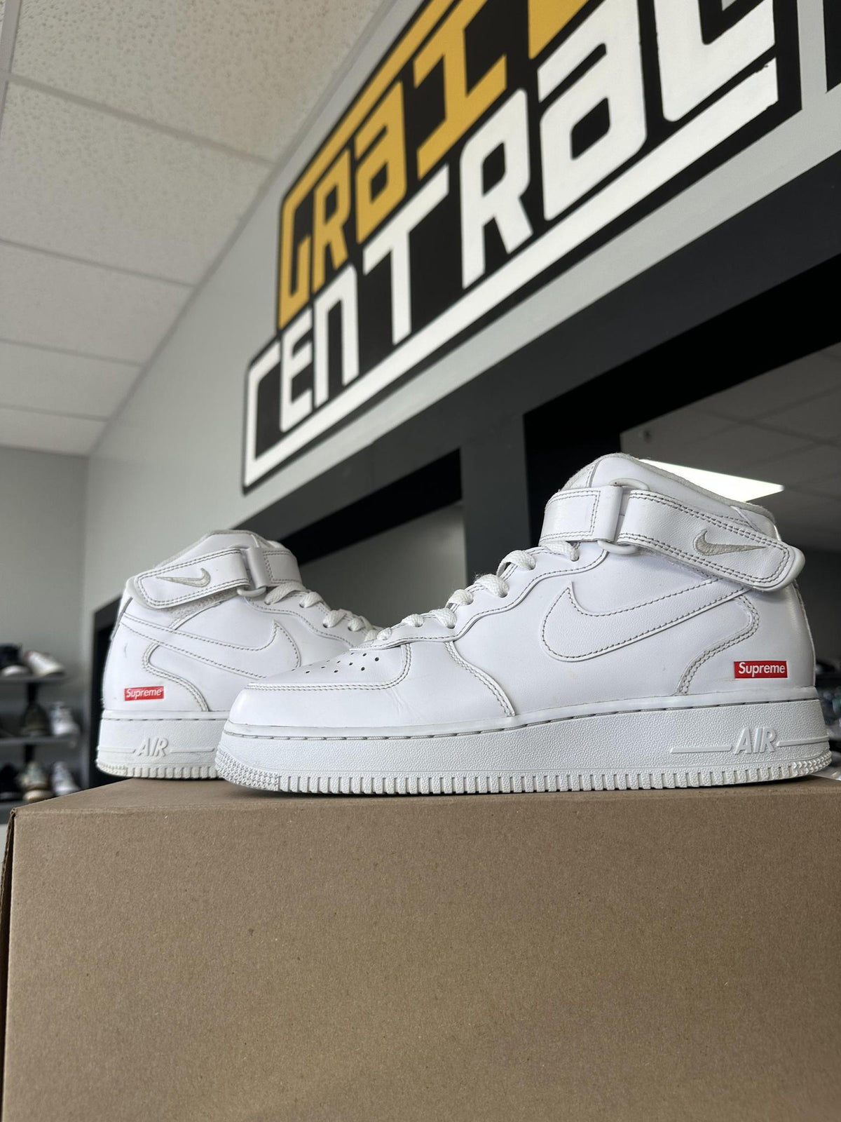 Nike Supreme Air Force One Mid White Used