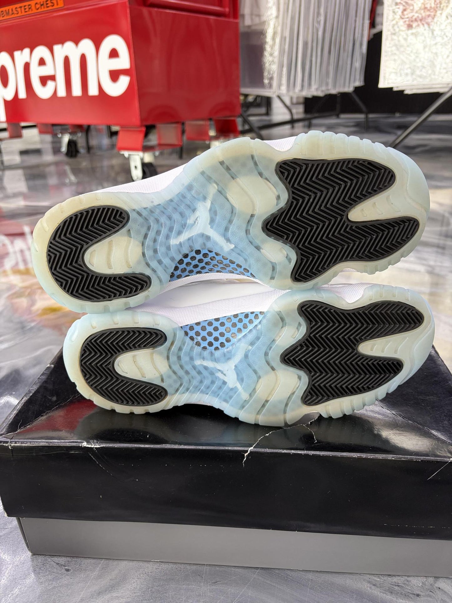 Jordan 11 "Legend Blue" Used Size 9.5
