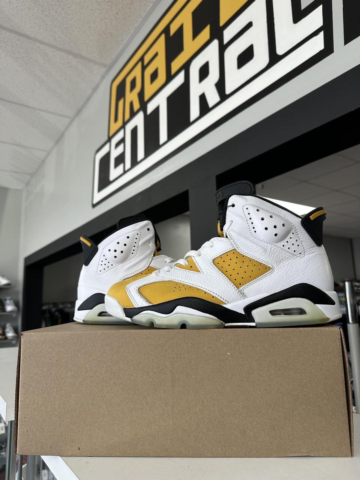 Jordan 6 Yellow Ochre Used