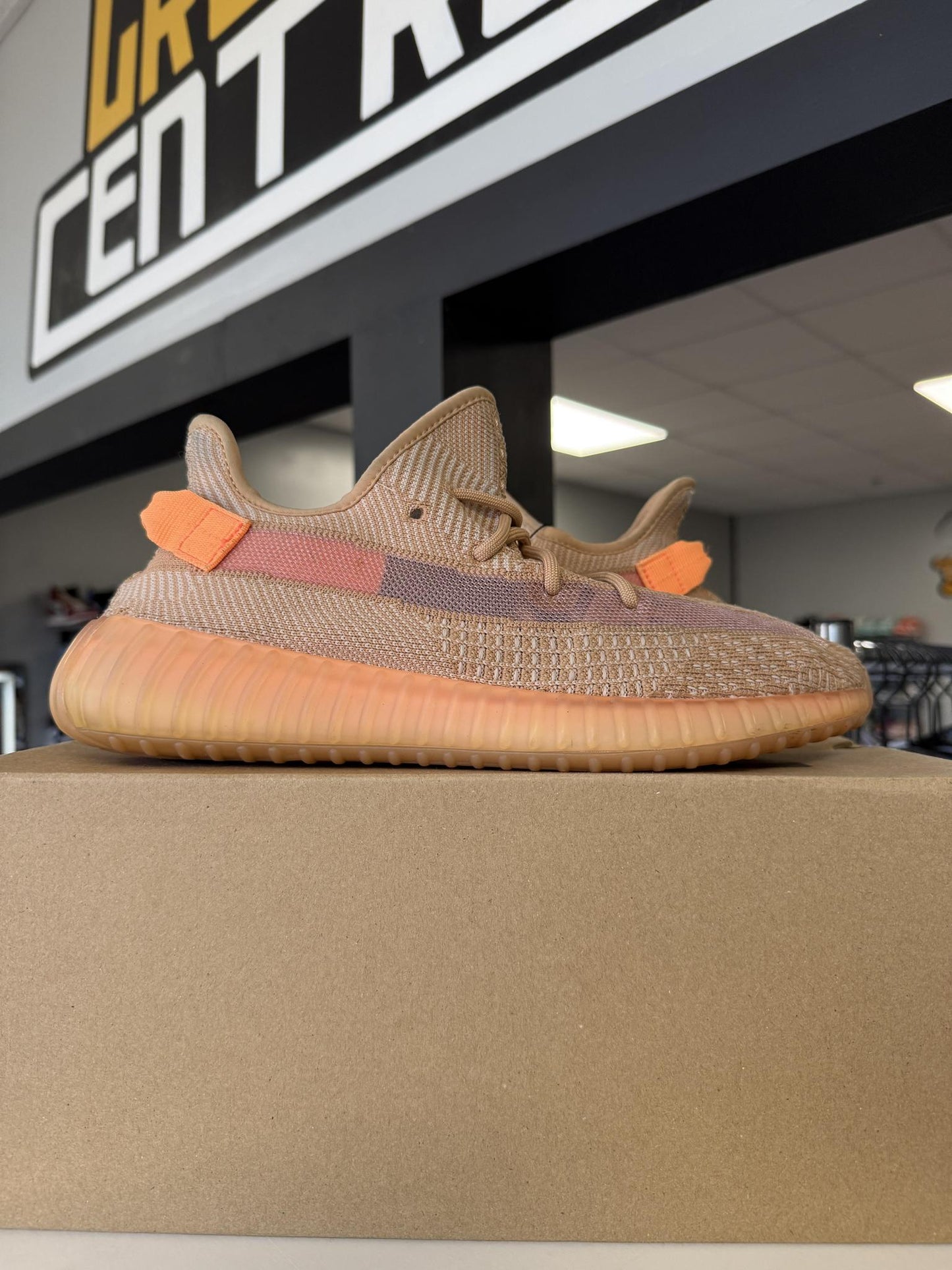 Yeey 350 V2 "Clay" Used Size 10.5