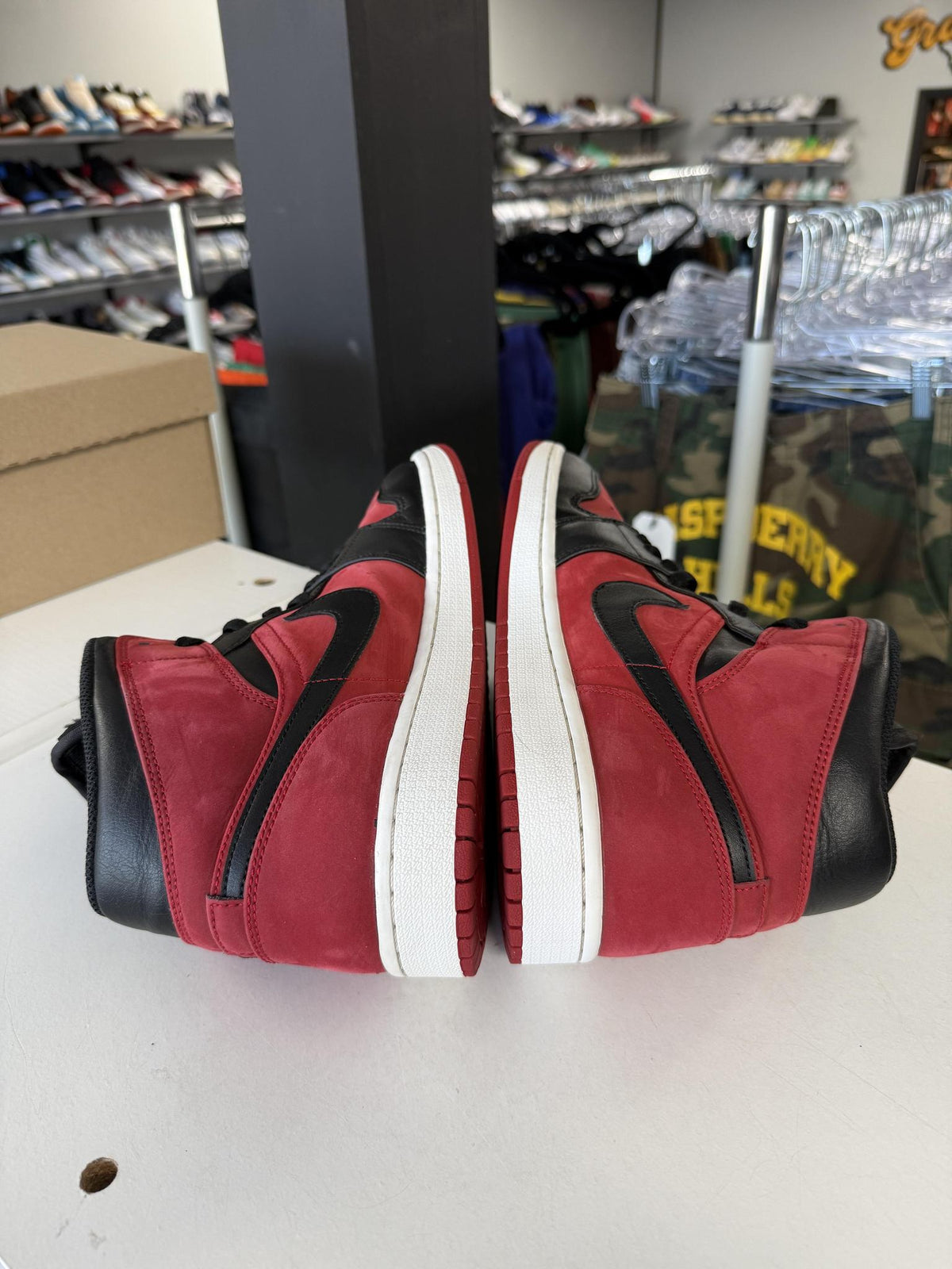 Jordan 1 Mid "Gym Red Black" Used Size 10.5
