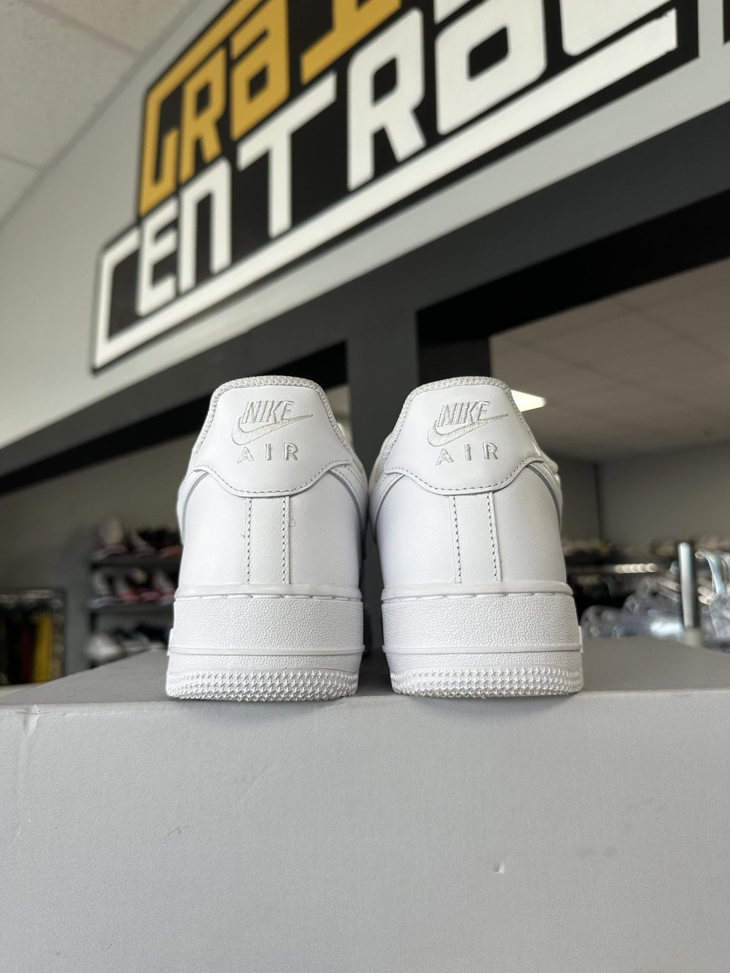 Nike Air Force 1 Low "White" Size 10