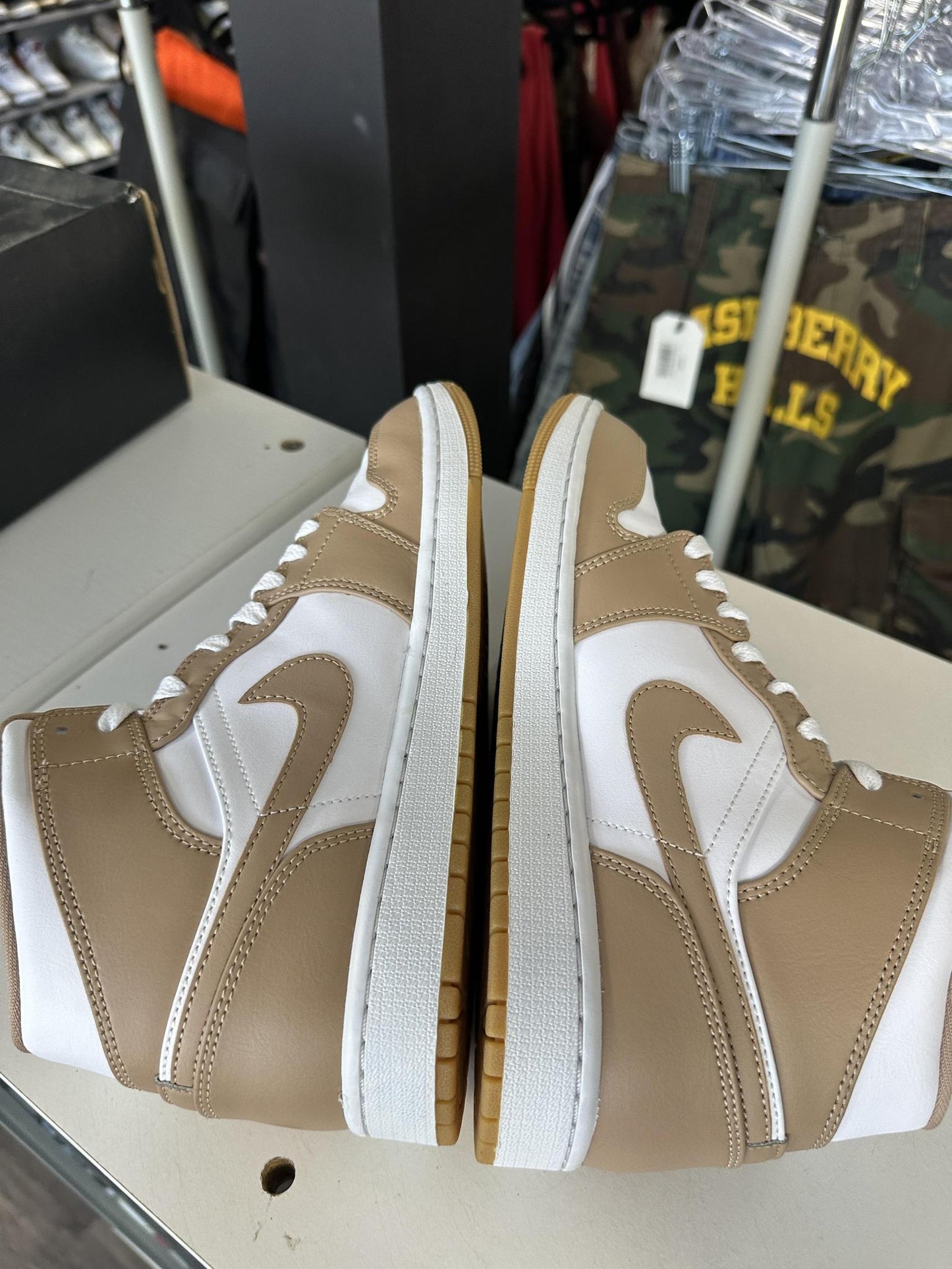 Jordan 1 Mid "Tan Gum" Used Size 9.5