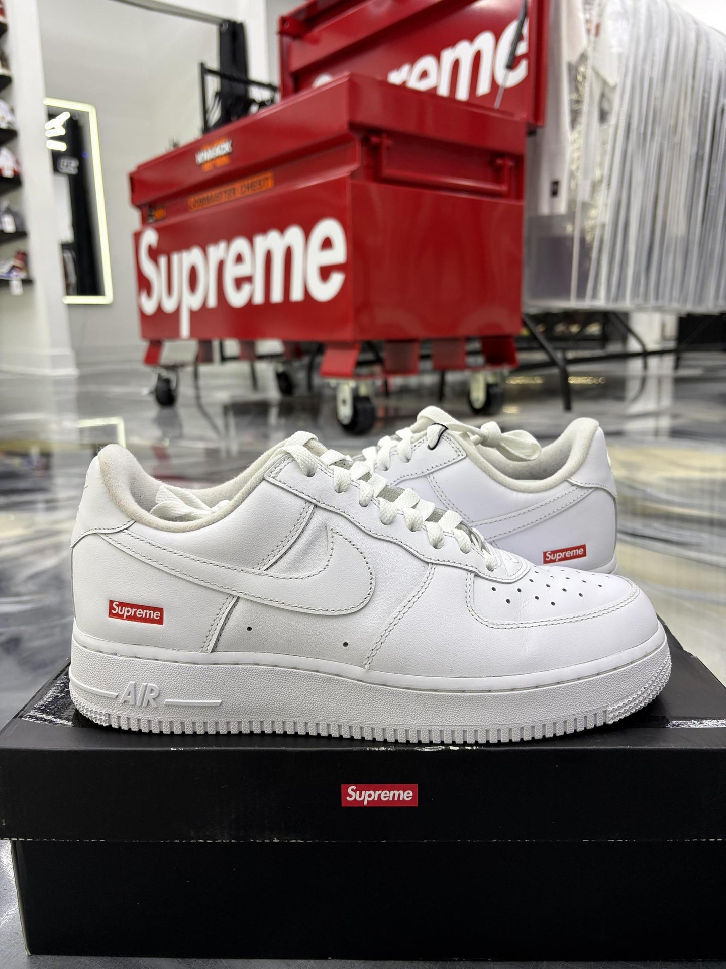 Nike Air Force One Low Supreme "White" Used Size 8